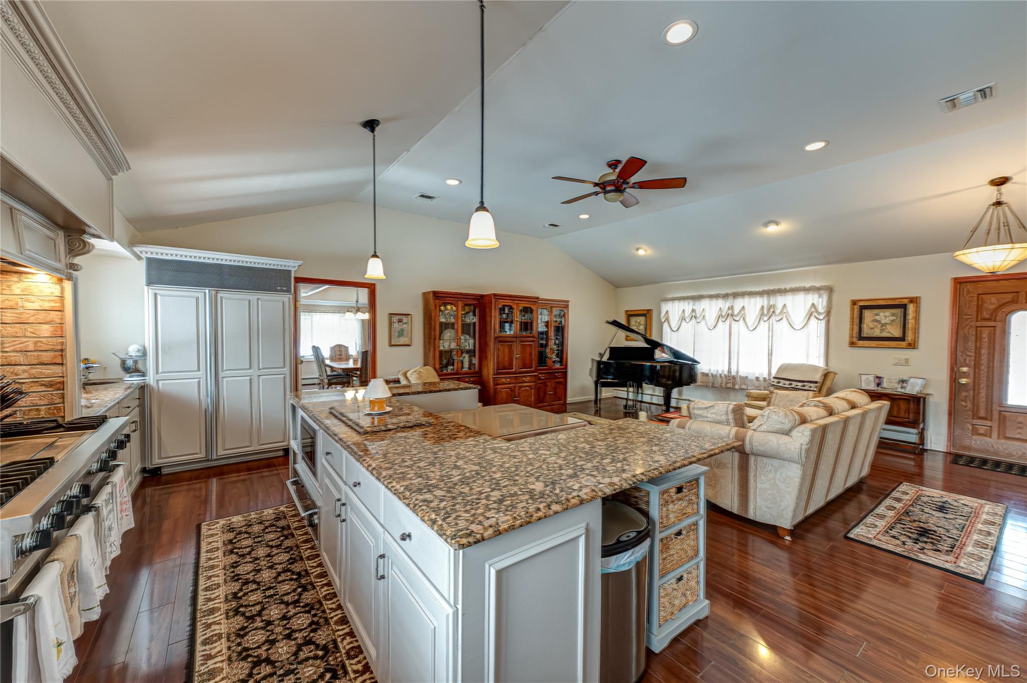 #17 photo, 9 Storybook Lane, 롱 아일랜드 Saint James , NY 11780