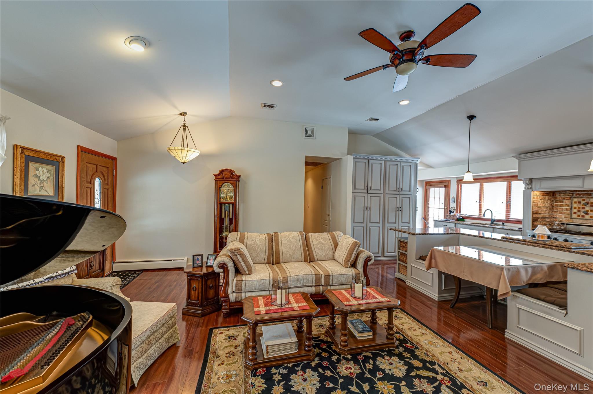 #19 photo, 9 Storybook Lane, 롱 아일랜드 Saint James , NY 11780