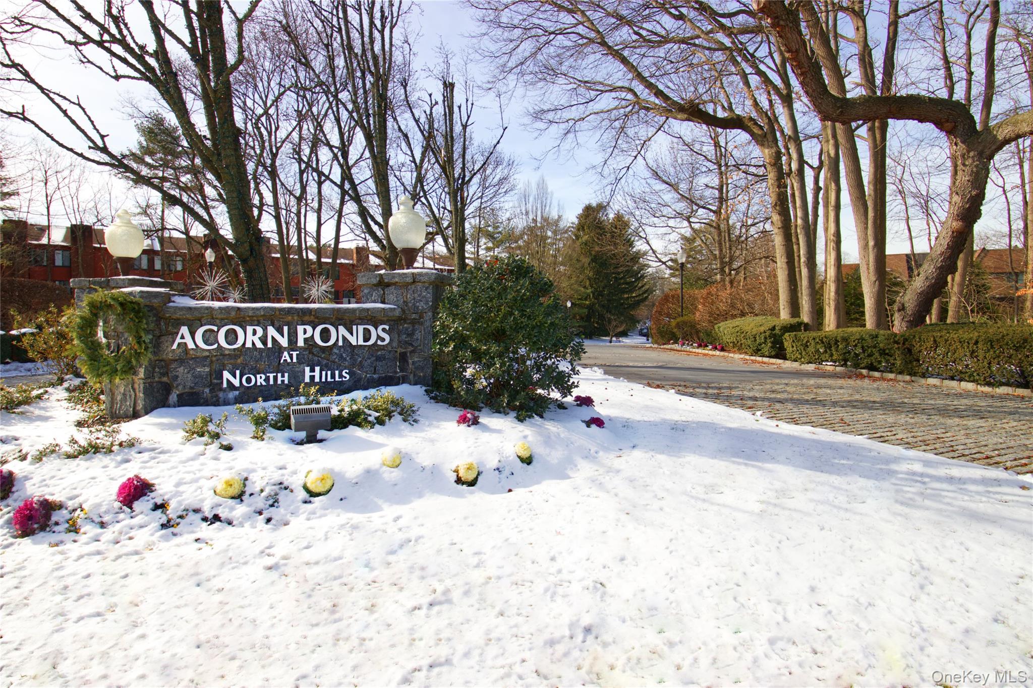 #2 photo, 6 Frost Pond Drive, Roslyn , NY 11576