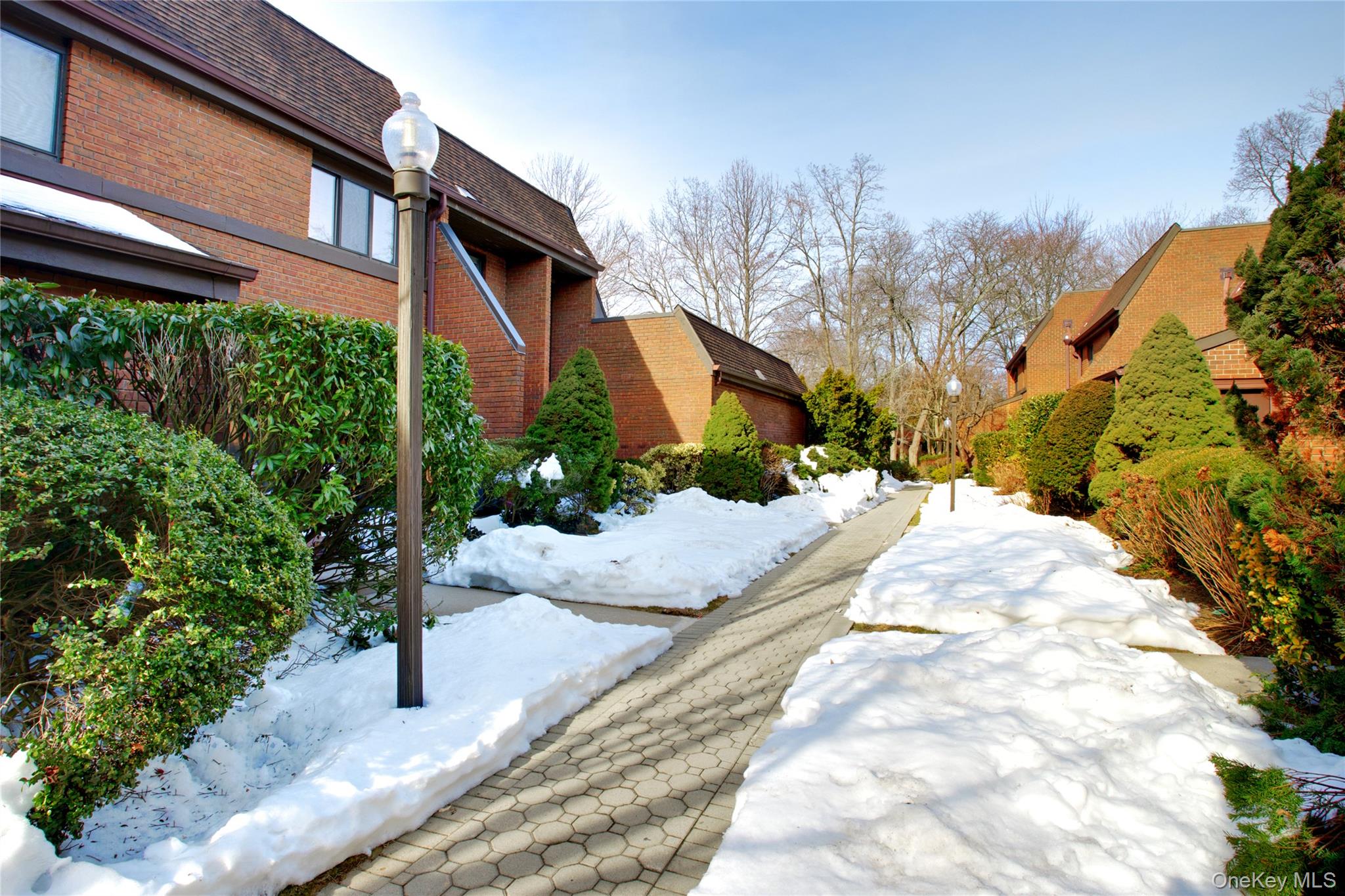 #4 photo, 6 Frost Pond Drive, Roslyn , NY 11576