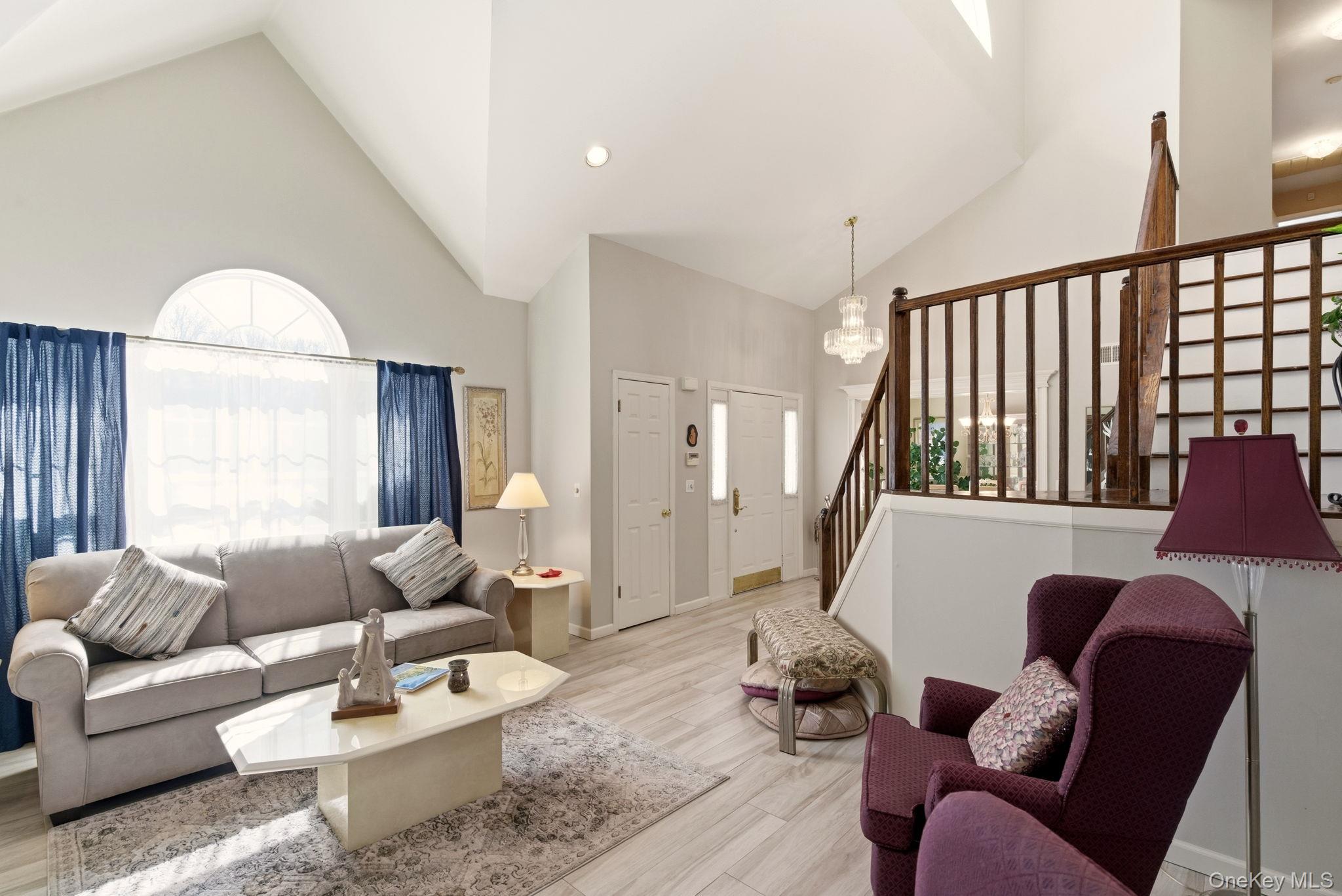 #7 photo, 15 Alyssa Court, Holbrook , NY 11741