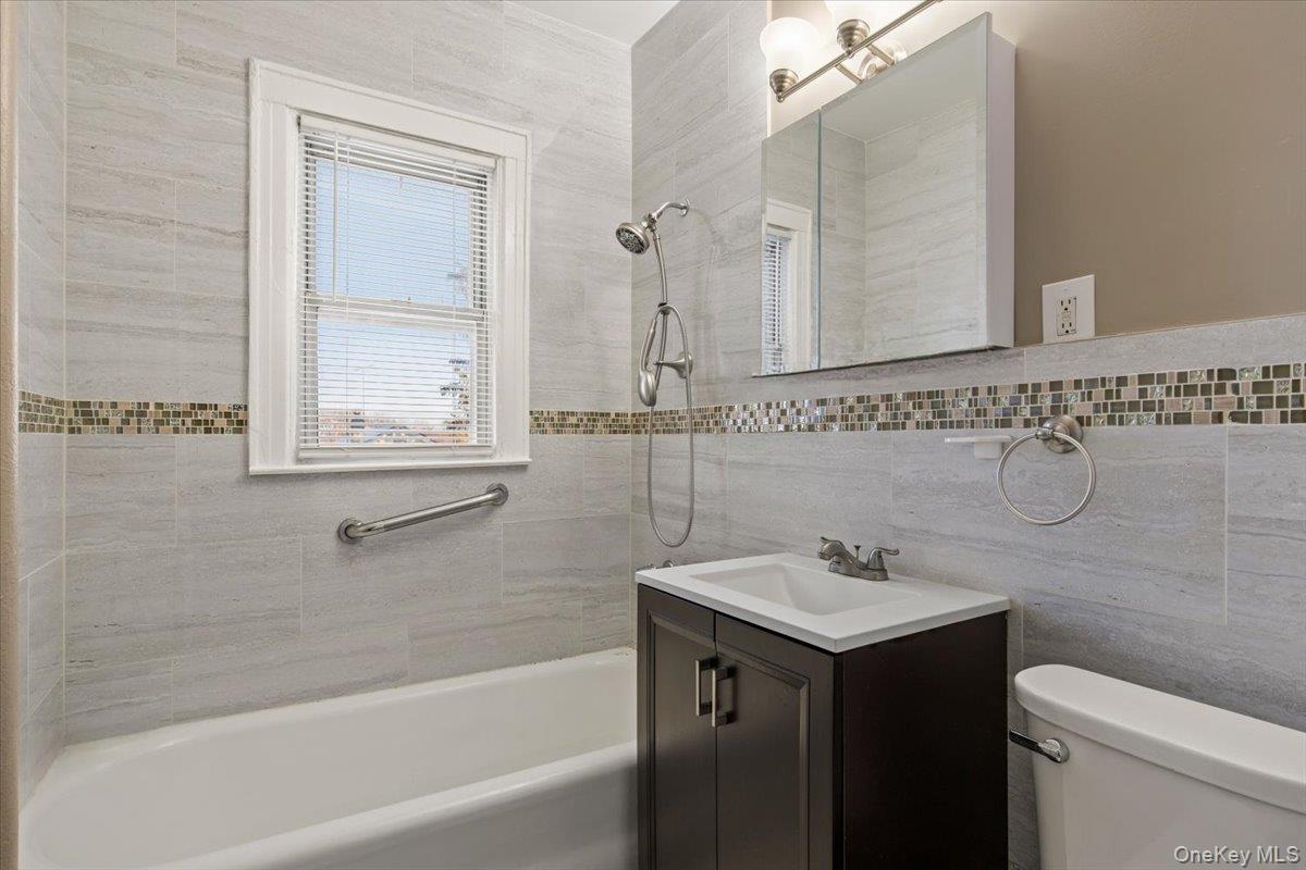 #17 photo, 4220 Boyd Avenue, Бронкс ‖ Bronx , NY 10466