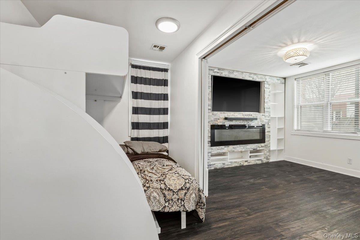 #14 photo, 233 Sunset Boulevard, Бронкс ‖ Bronx , NY 10473