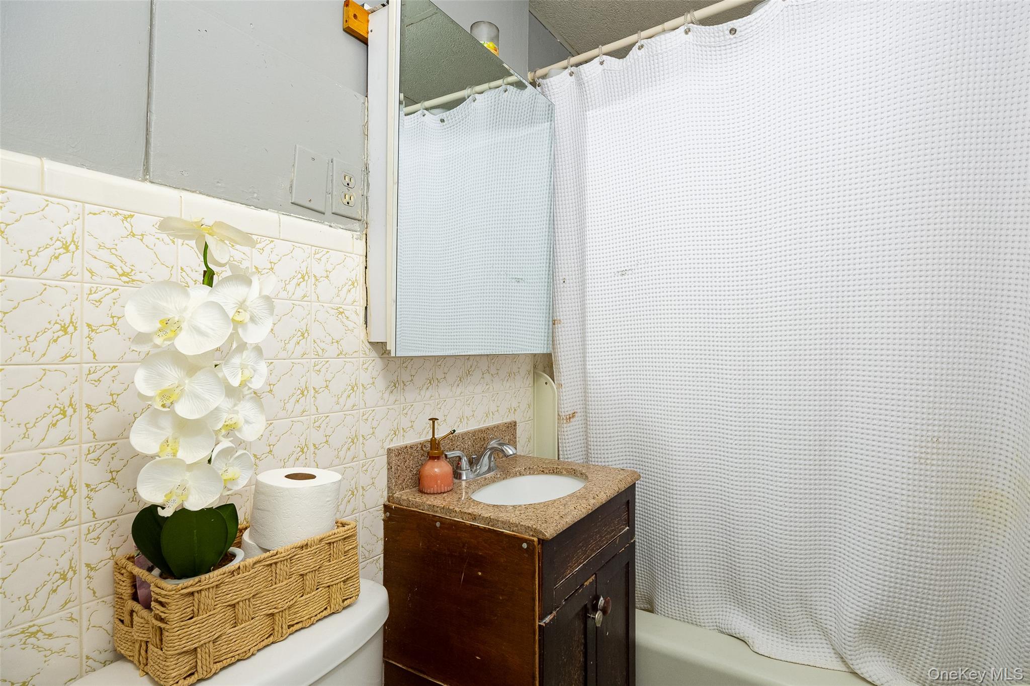 #8 photo, 28 Vernon Terrace, Poughkeepsie , NY 12601