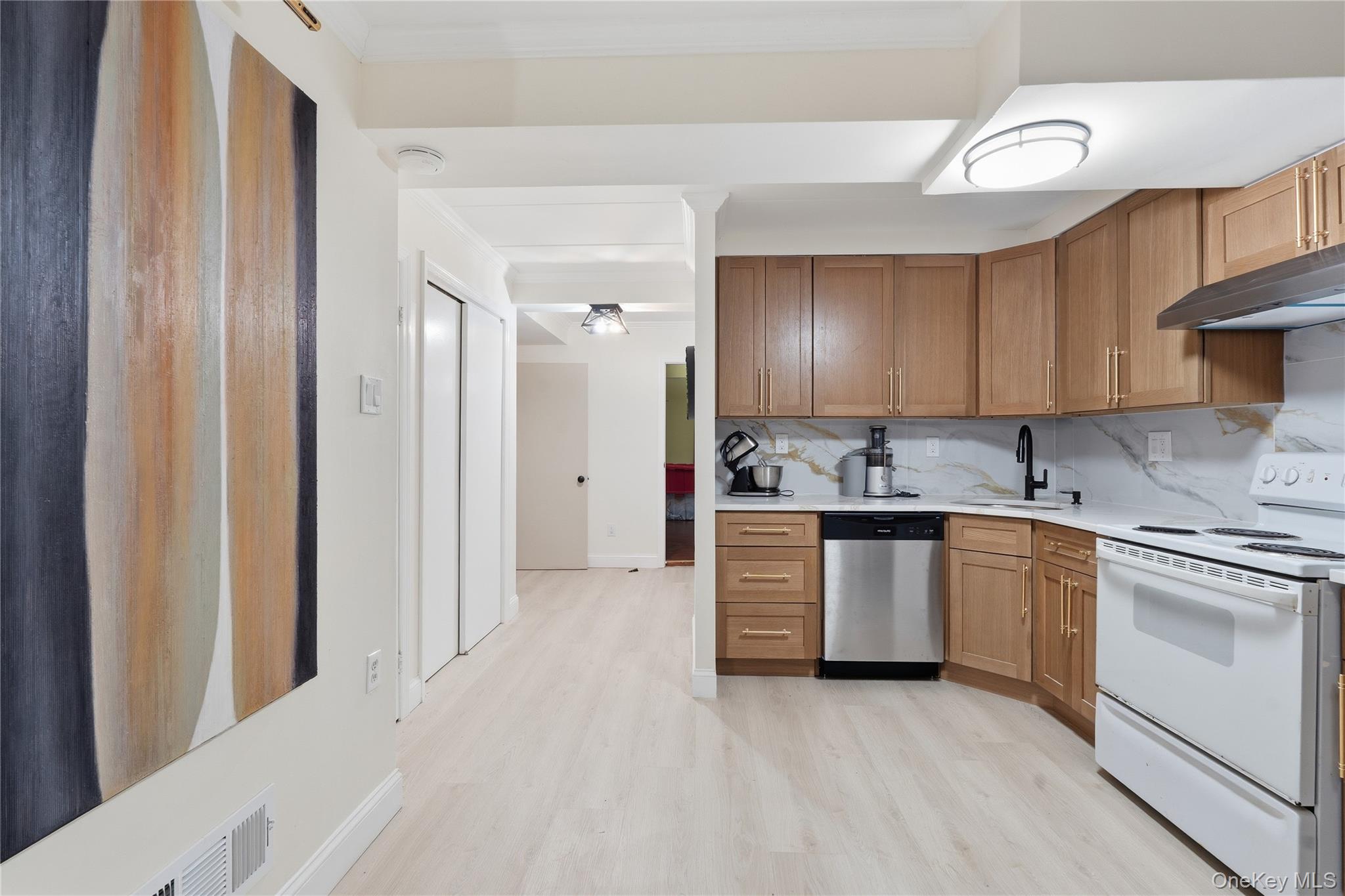 #5 photo, 863 Home Street, Bronx , NY 10459