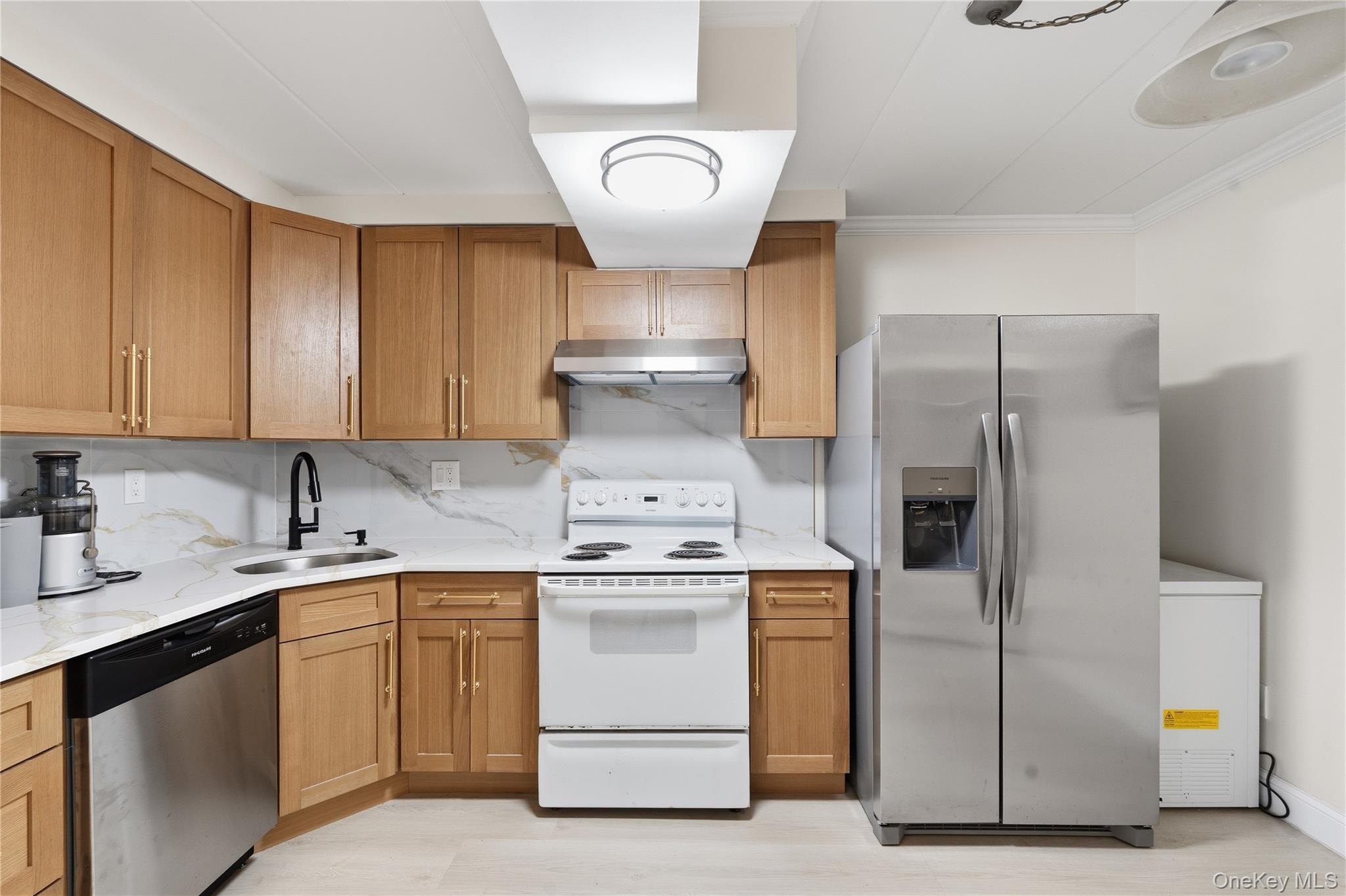 #7 photo, 863 Home Street, Bronx , NY 10459