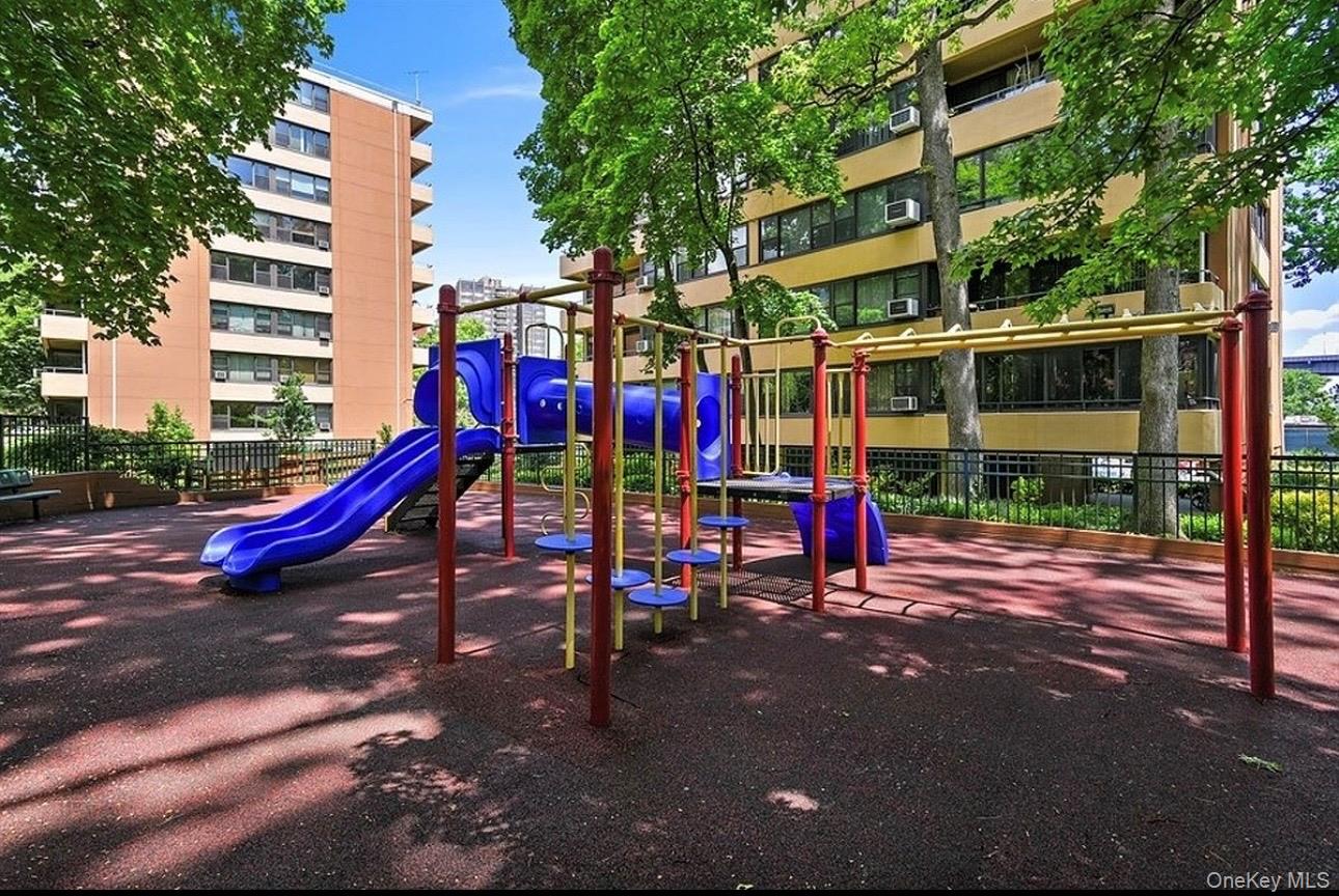 #19 photo, 715 162nd Street, Beechhurst , NY 11357