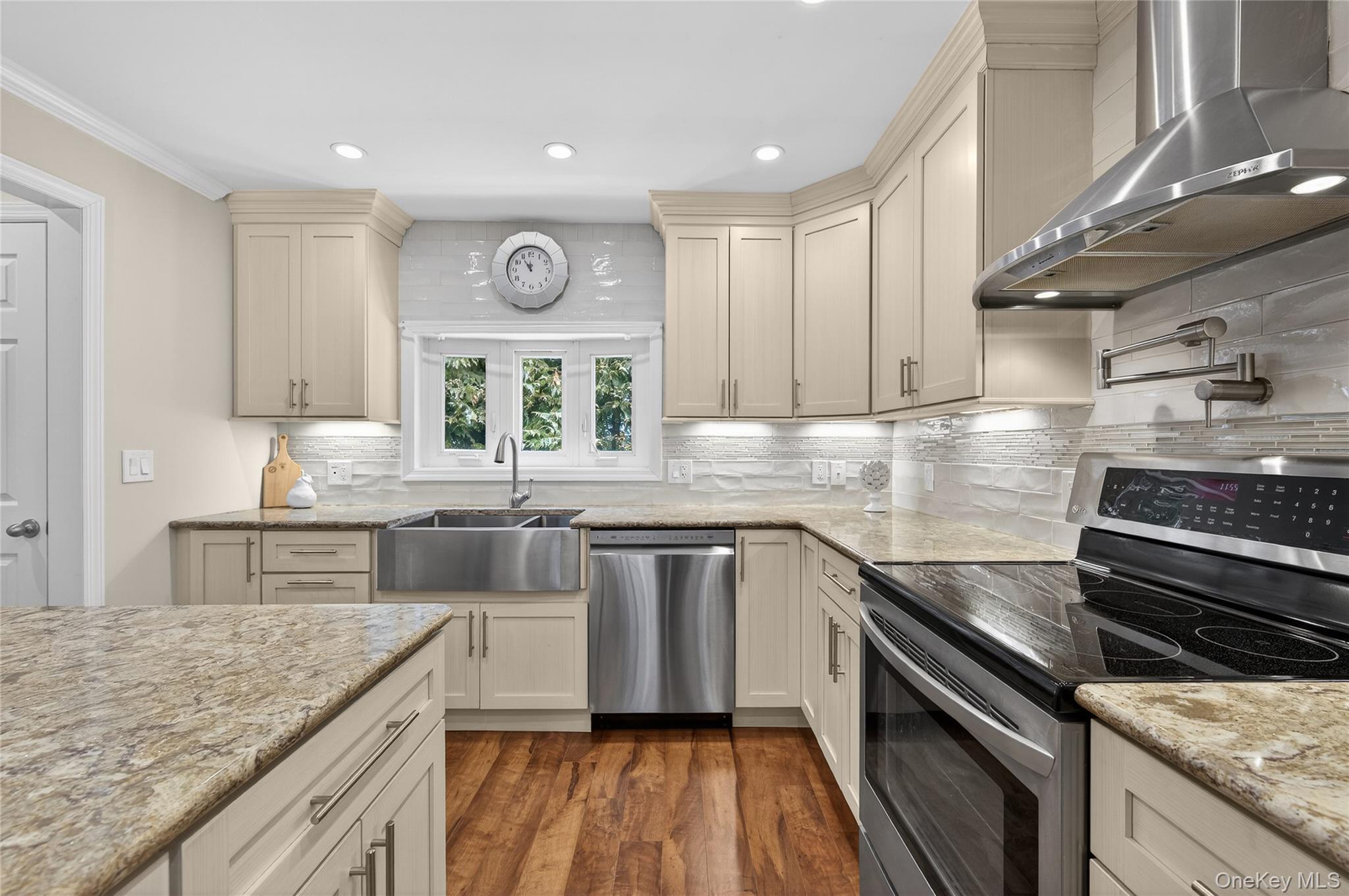 #10 photo, 84 Ohio Avenue, מחוז נסאו Massapequa , NY 11758