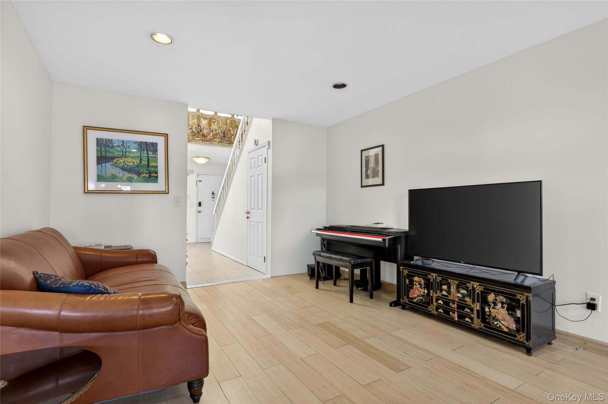 #5 photo, 109 Glen Way, Нассау ‖ Syosset , NY 11791