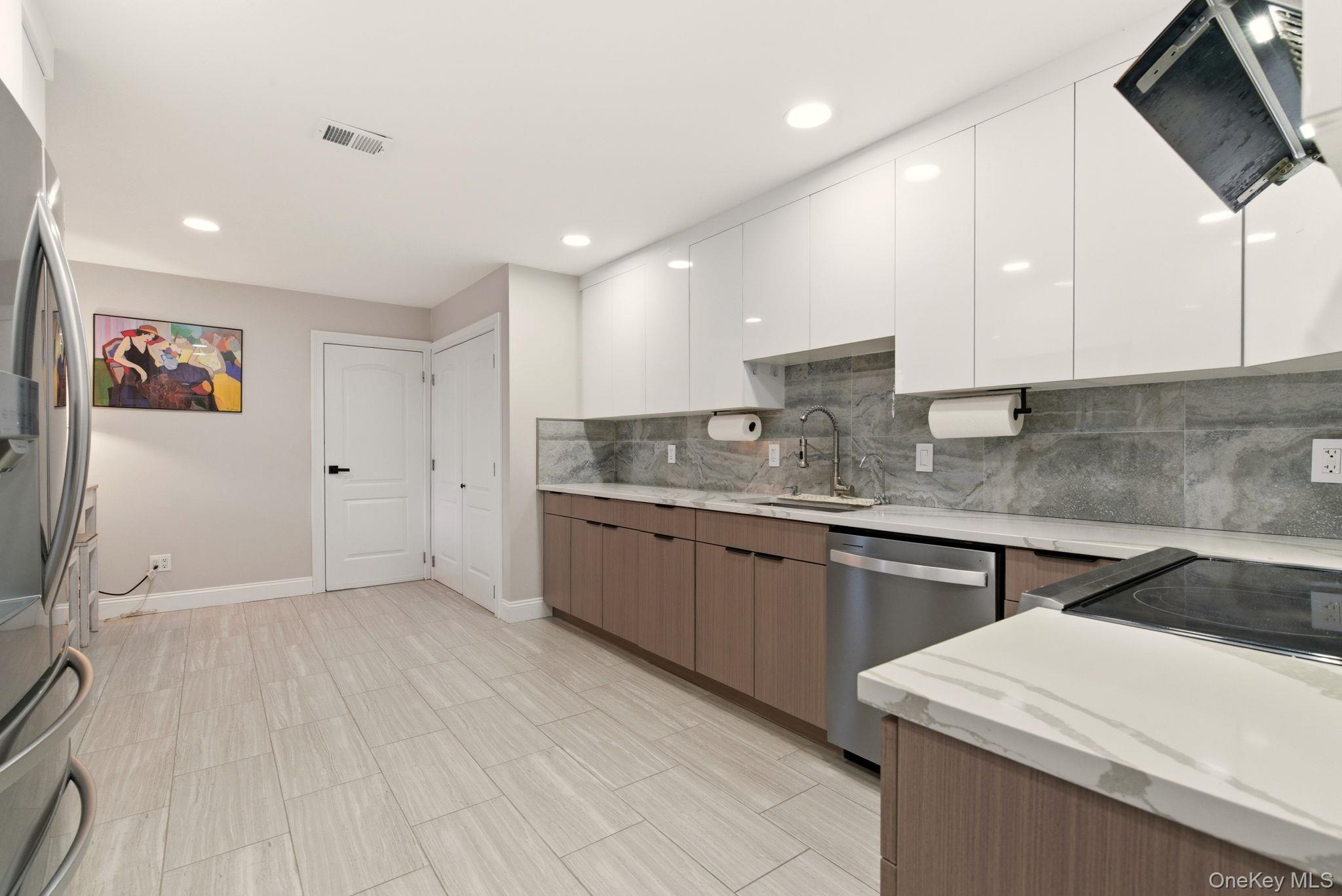 #12 photo, 261 Vista Drive, Нассау ‖ Jericho , NY 11753