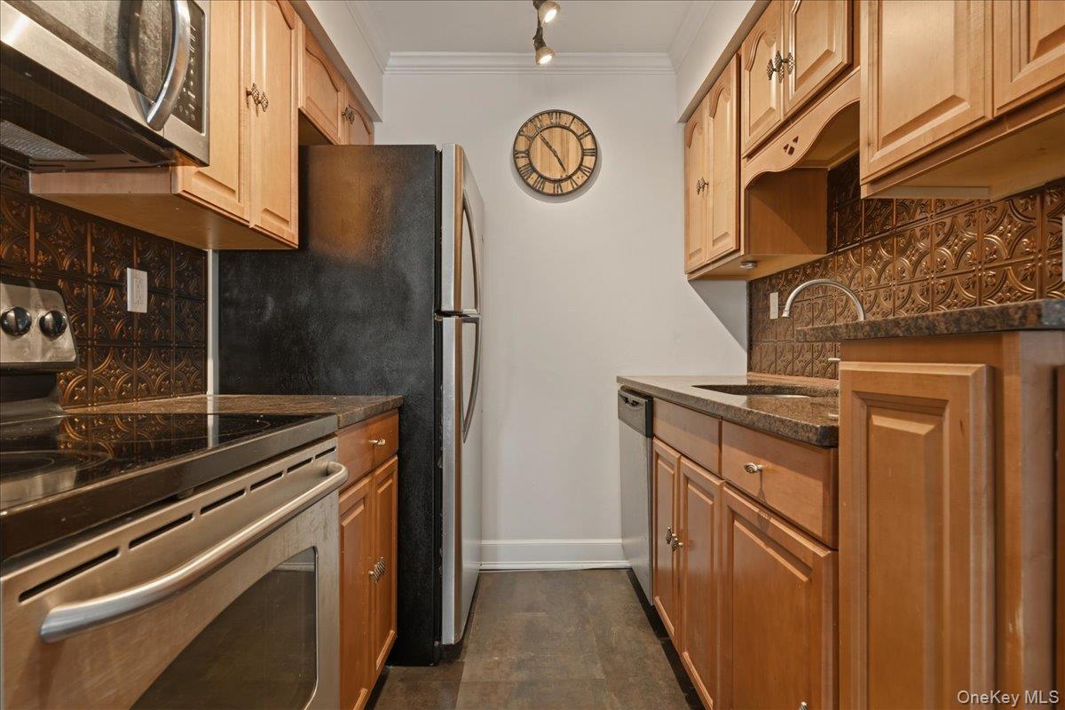 #13 photo, 204 Millard Avenue, सफ़ोक काउंटी West Babylon , NY 11704