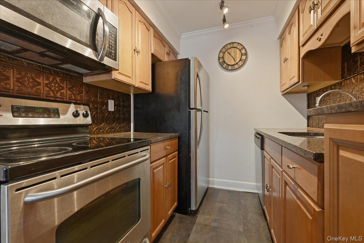 #14 photo, 204 Millard Avenue, सफ़ोक काउंटी West Babylon , NY 11704