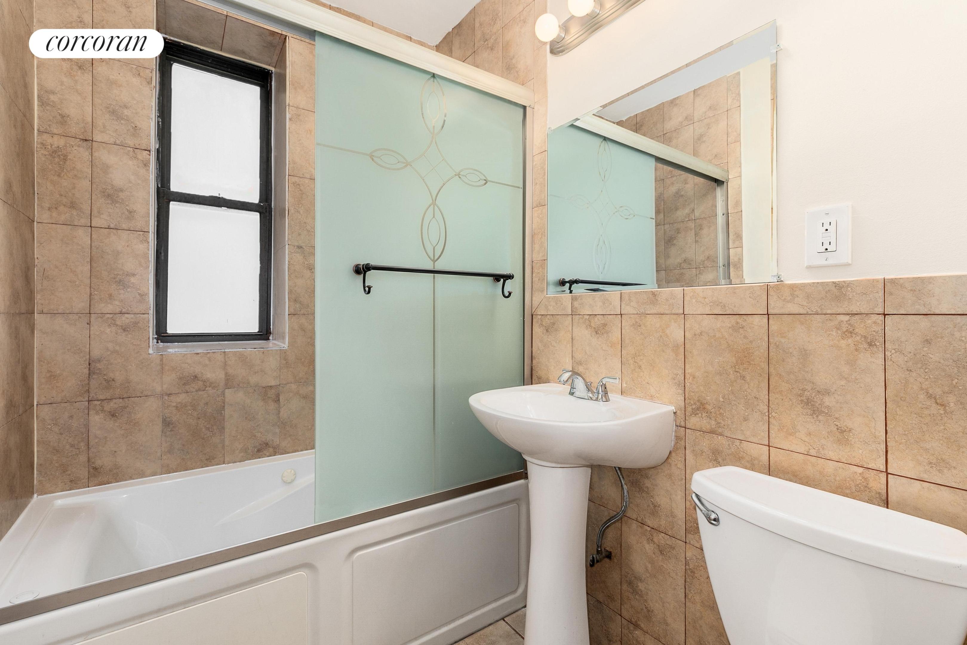 #7 photo, Brooklyn, 브루클린 Crown Heights , NY 11225