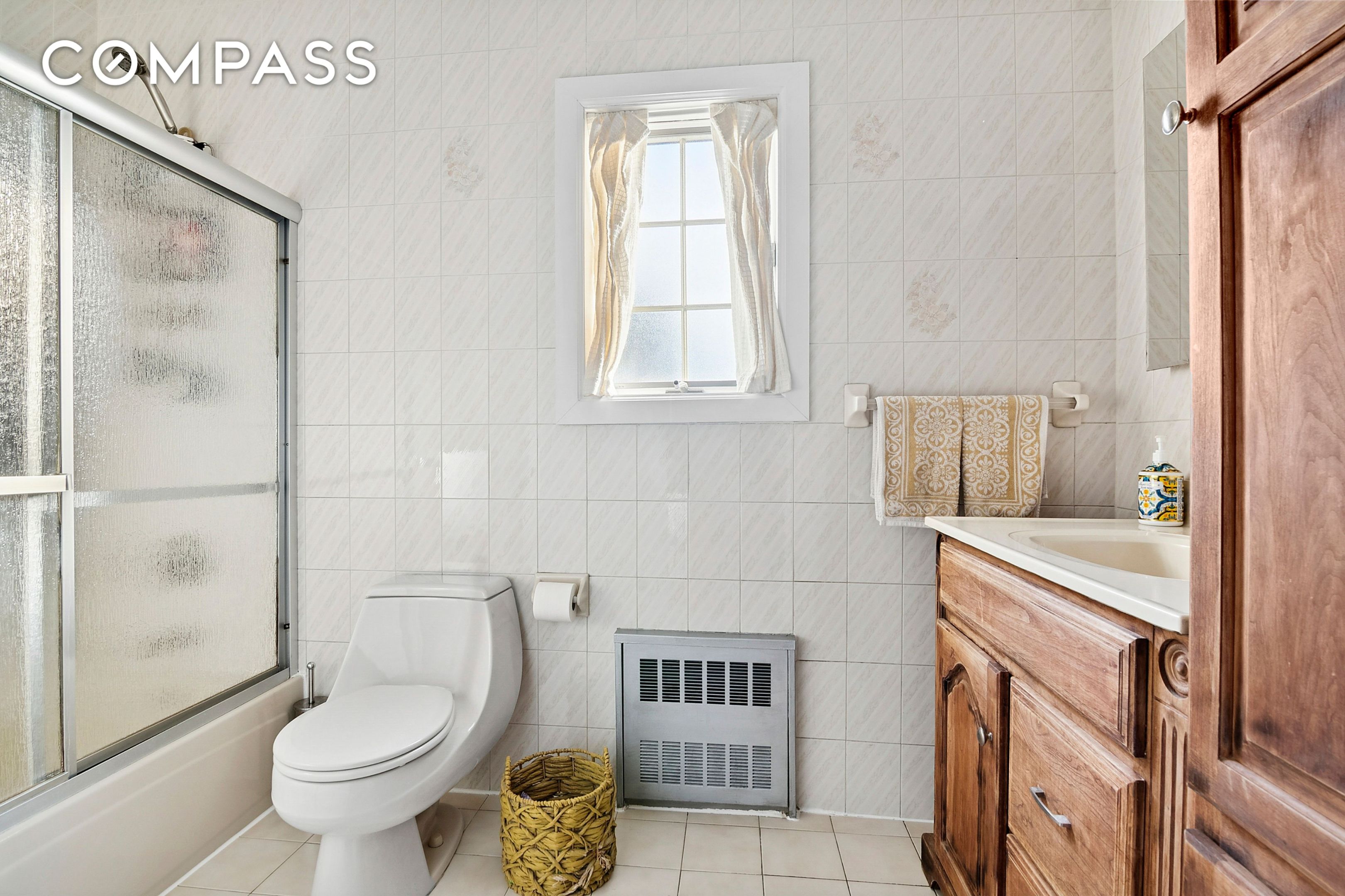 #15 photo, 1384 E 29th Street, ब्रुकलीन Midwood , NY 11210