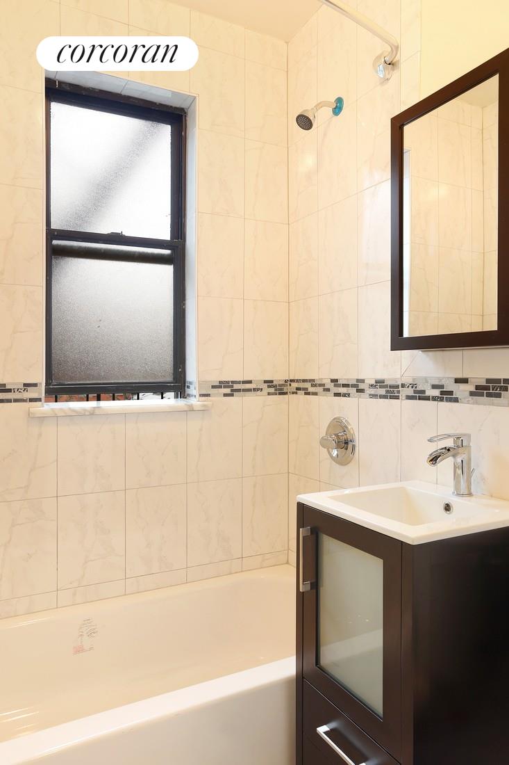 #4 photo, 49 WILLOW Street, Brooklyn Heights , NY 11201