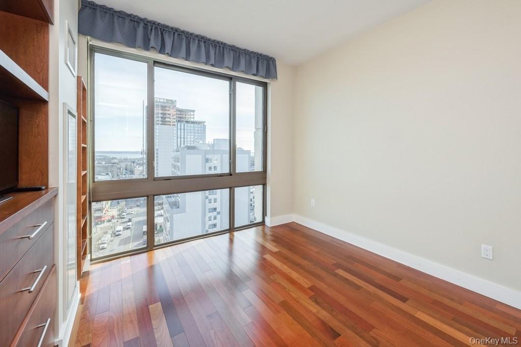 #15 photo, 175 Huguenot Street, New Rochelle , NY 10801