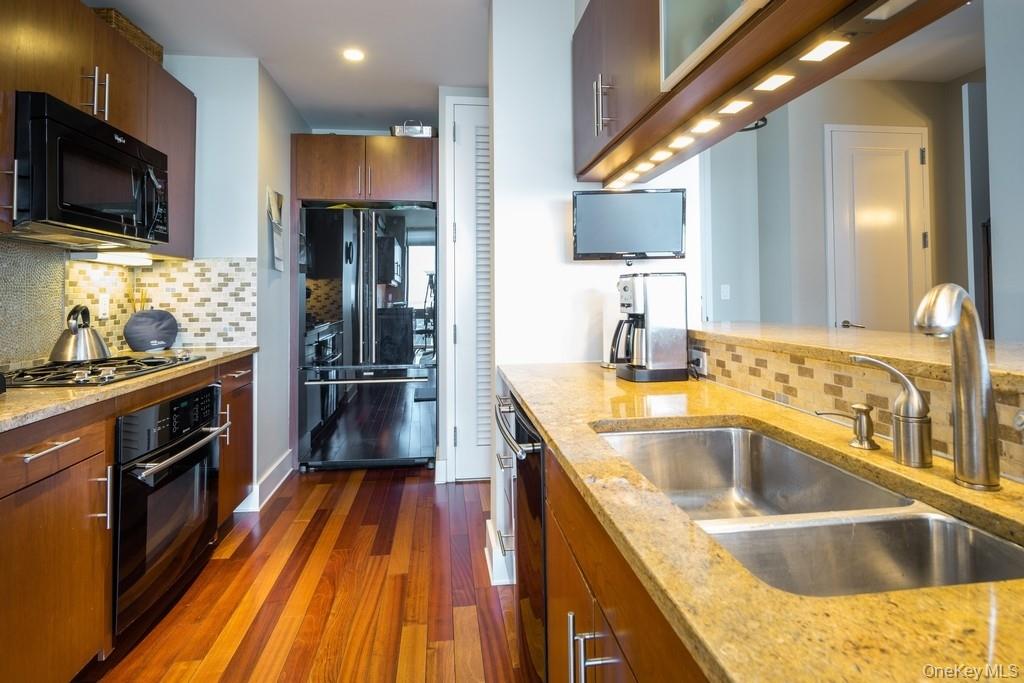 #5 photo, 175 Huguenot Street, New Rochelle , NY 10801