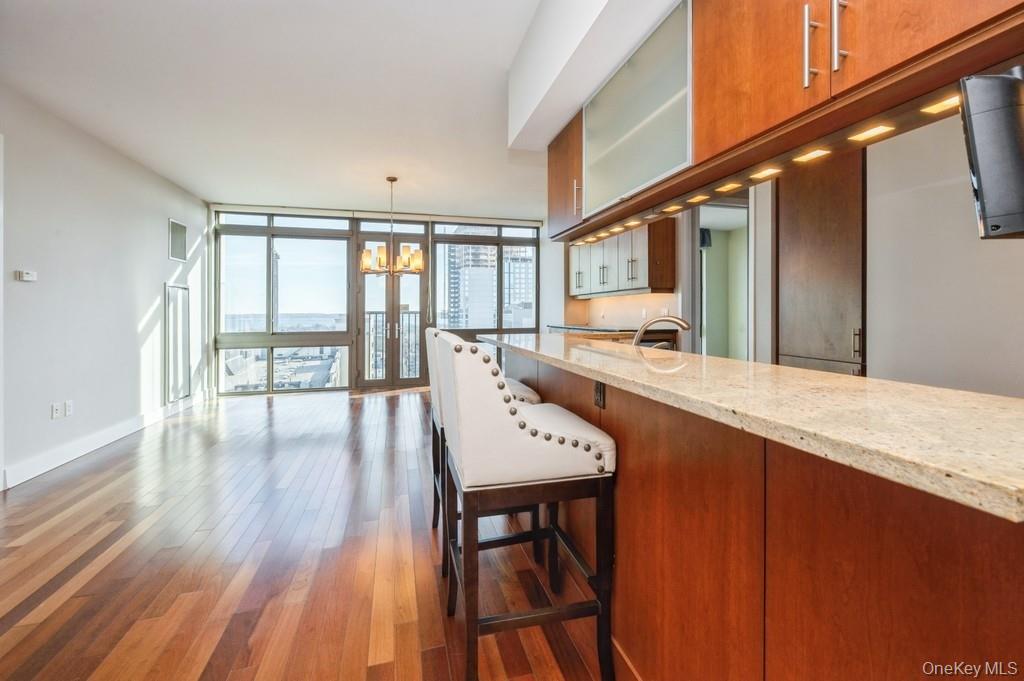 #6 photo, 175 Huguenot Street, New Rochelle , NY 10801