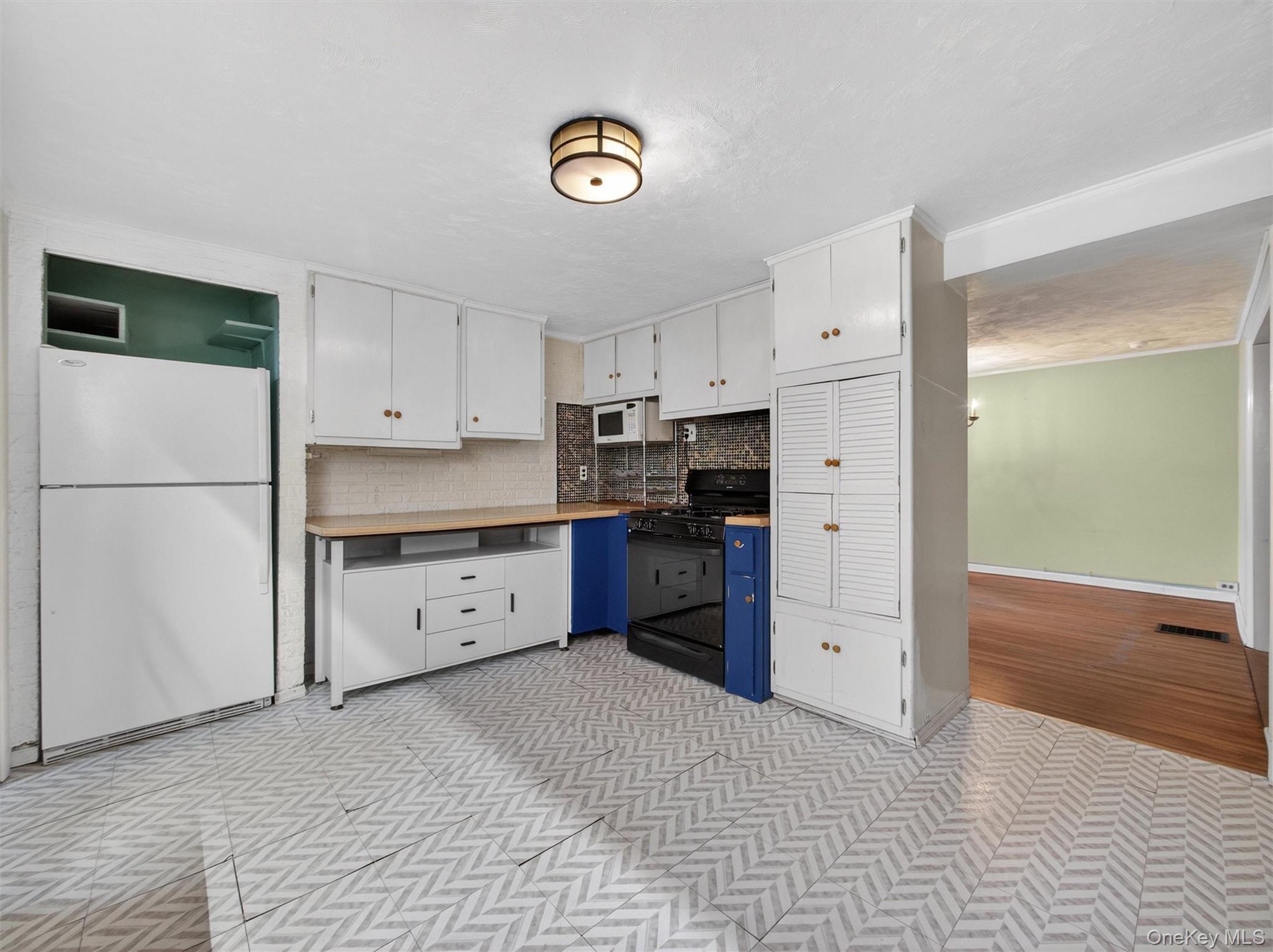 #13 photo, 325 Haverstraw Road, Montebello , NY 10901