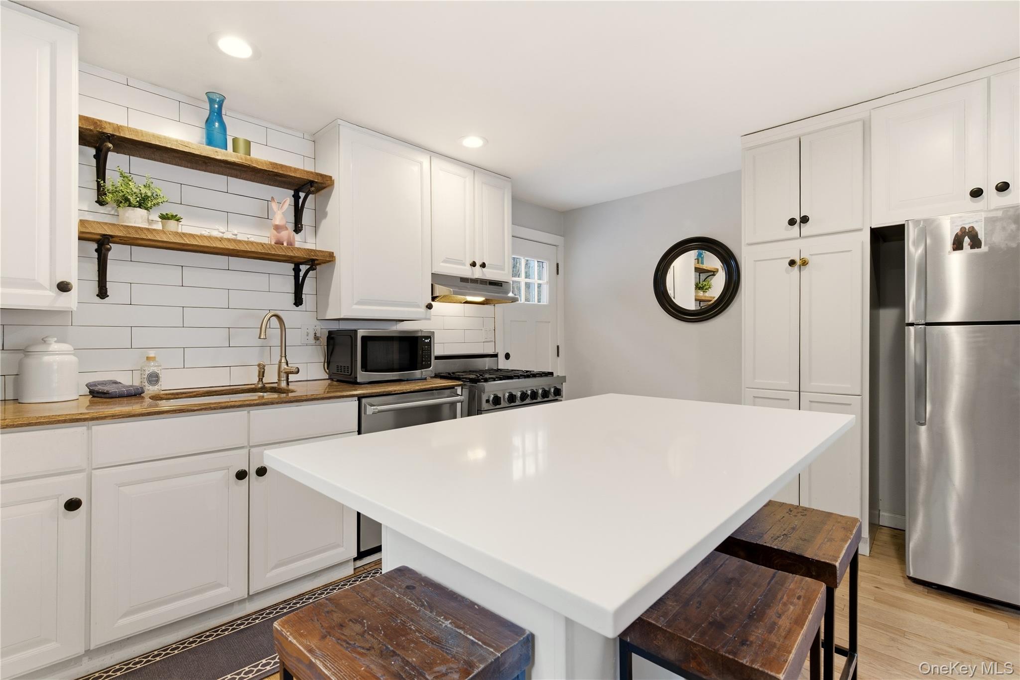 #11 photo, 58 Oakdale Road, Centerport , NY 11721