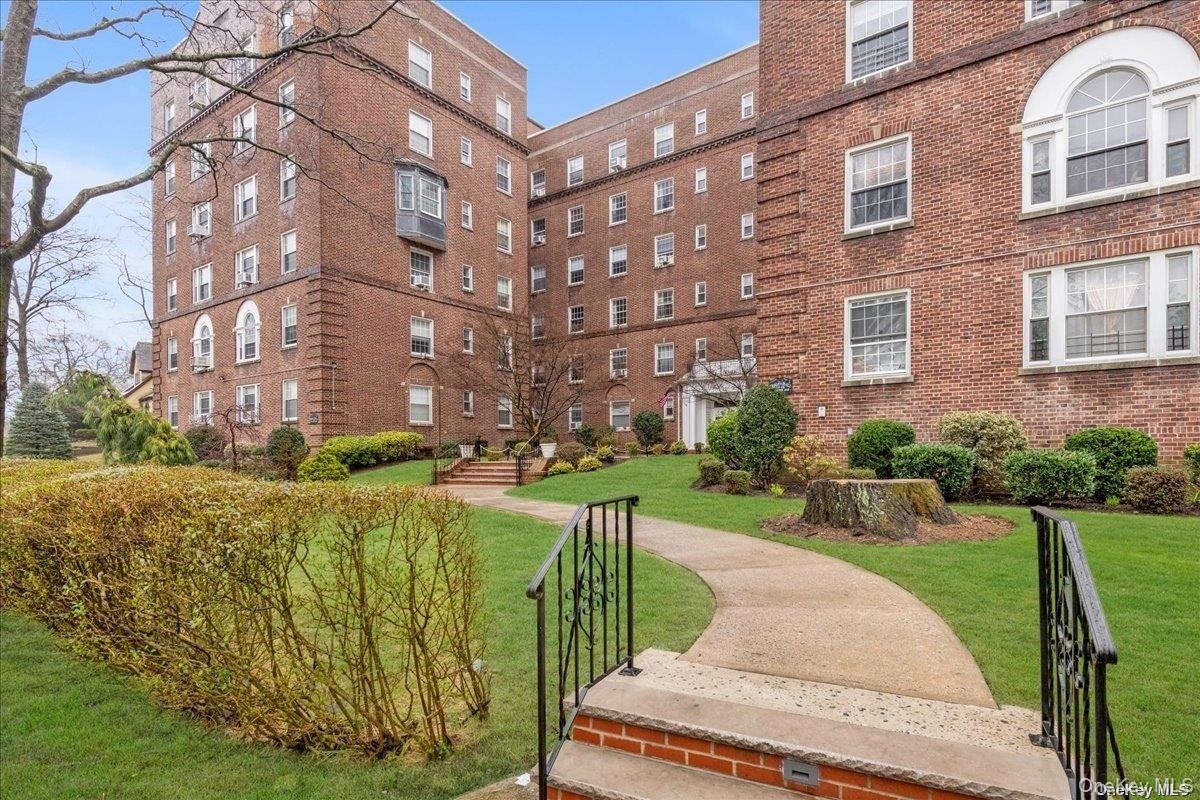 #13 photo, 175-06 Devonshire Road, Jamaica Estates , NY 11432