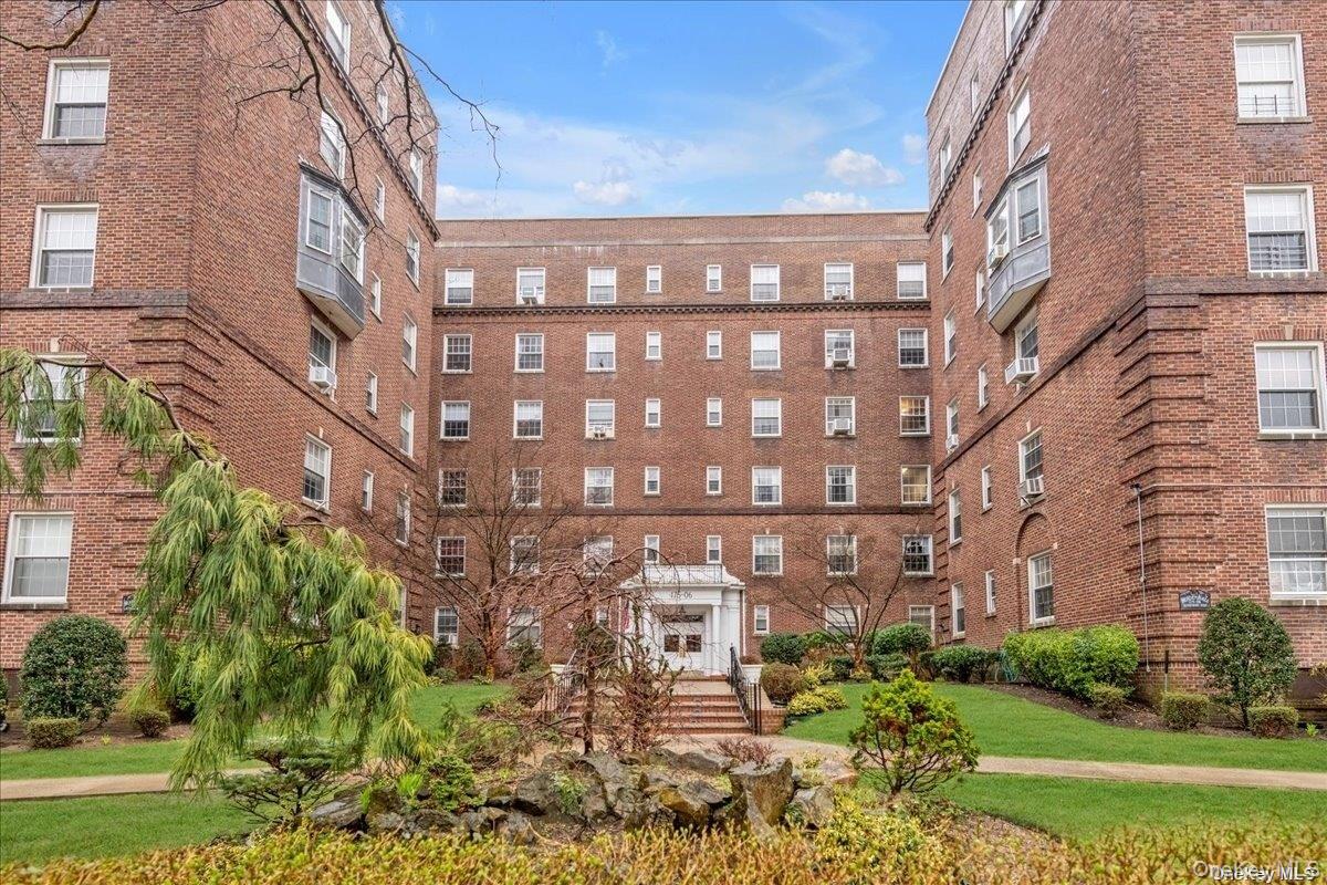 #14 photo, 175-06 Devonshire Road, Jamaica Estates , NY 11432