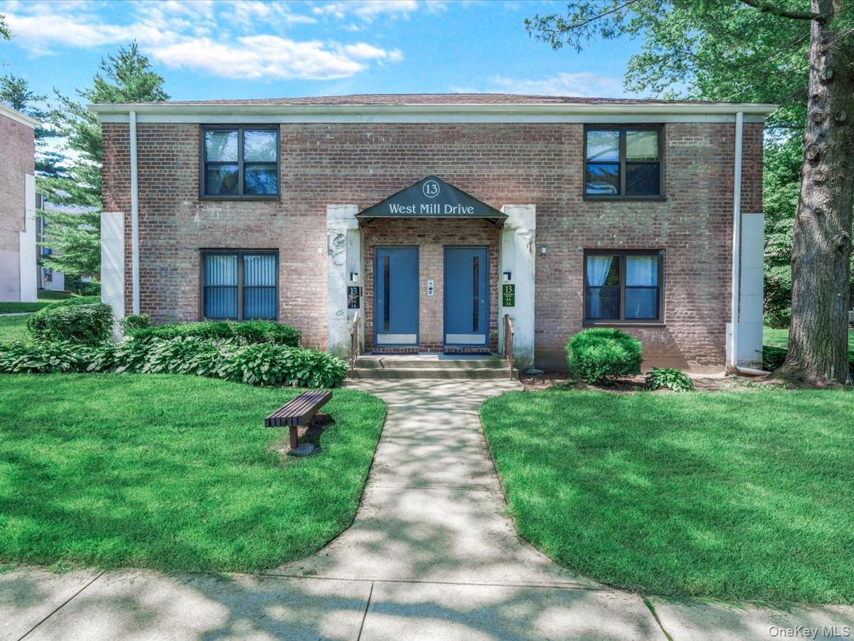 #2 photo, 13 W Mill Drive, Great Neck , NY 11021