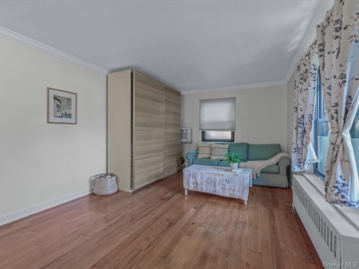 #4 photo, 13 W Mill Drive, Great Neck , NY 11021