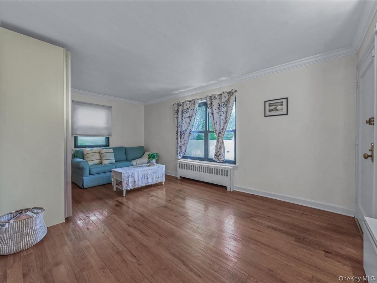 #5 photo, 13 W Mill Drive, Great Neck , NY 11021