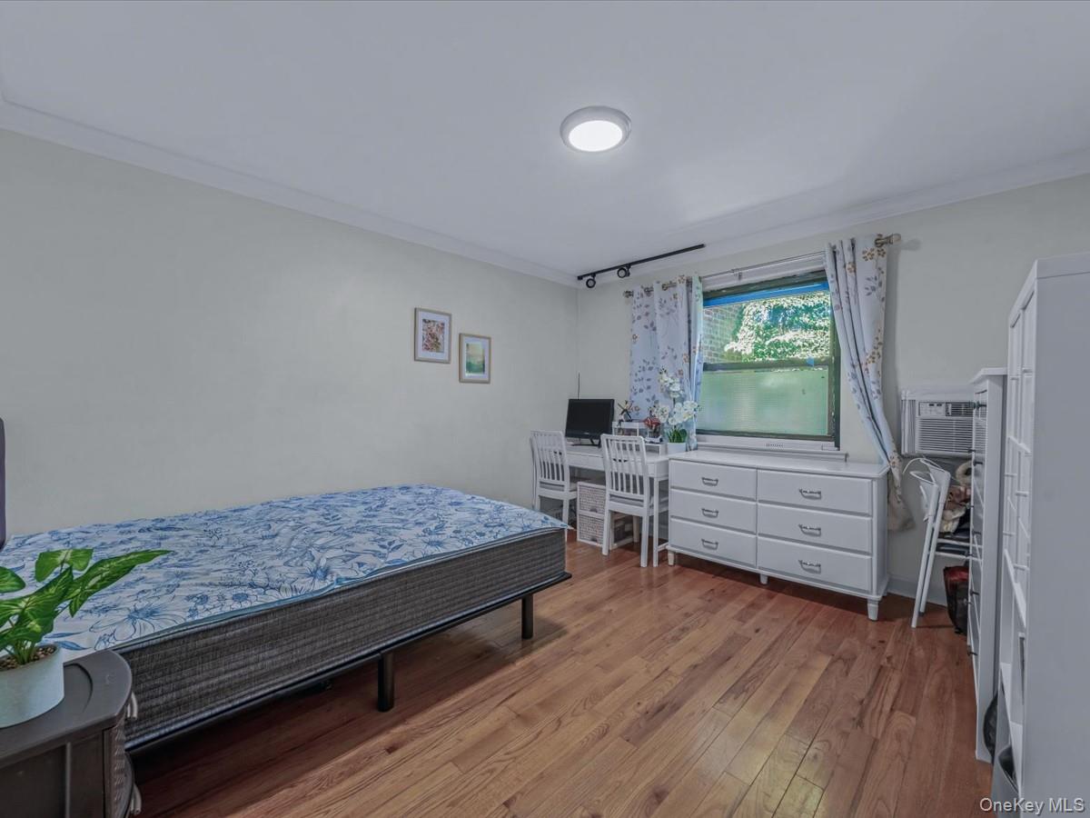 #8 photo, 13 W Mill Drive, Great Neck , NY 11021