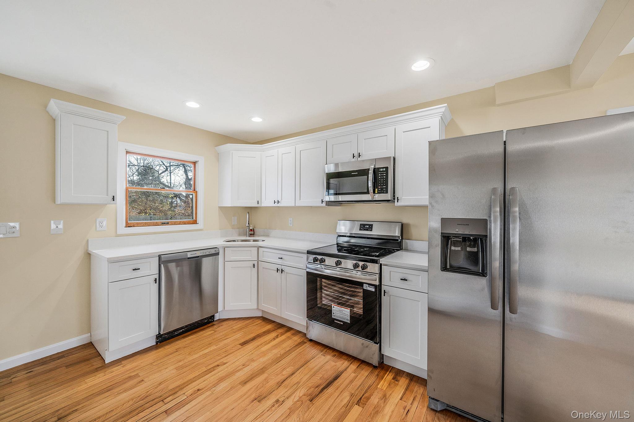 #10 photo, 31 Walnut Avenue, 롱 아일랜드 Patchogue , NY 11772