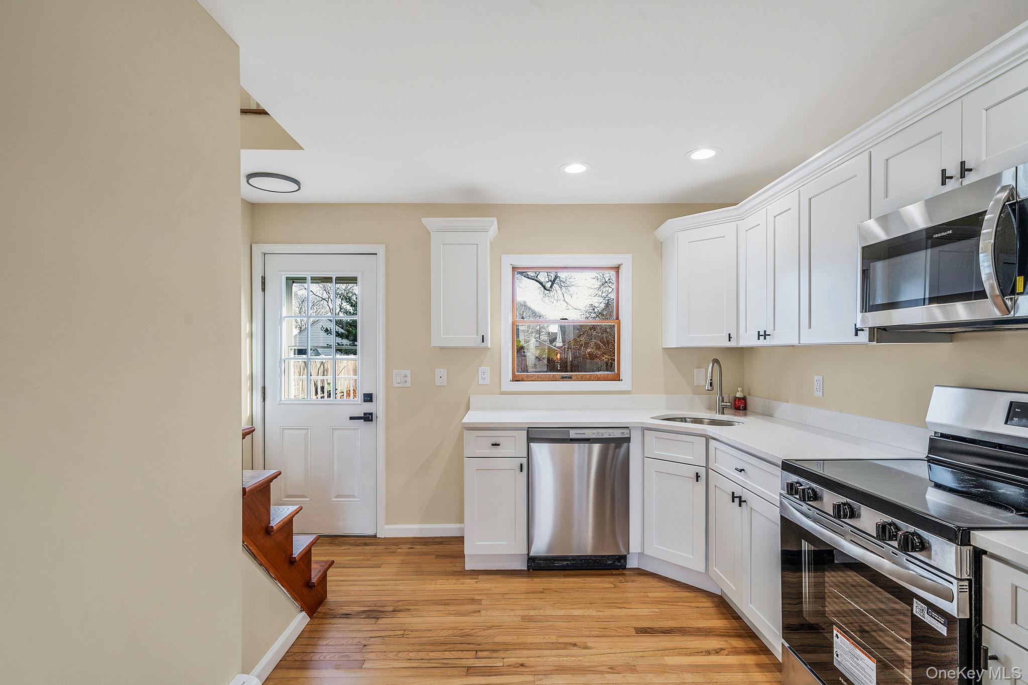 #3 photo, 31 Walnut Avenue, 롱 아일랜드 Patchogue , NY 11772