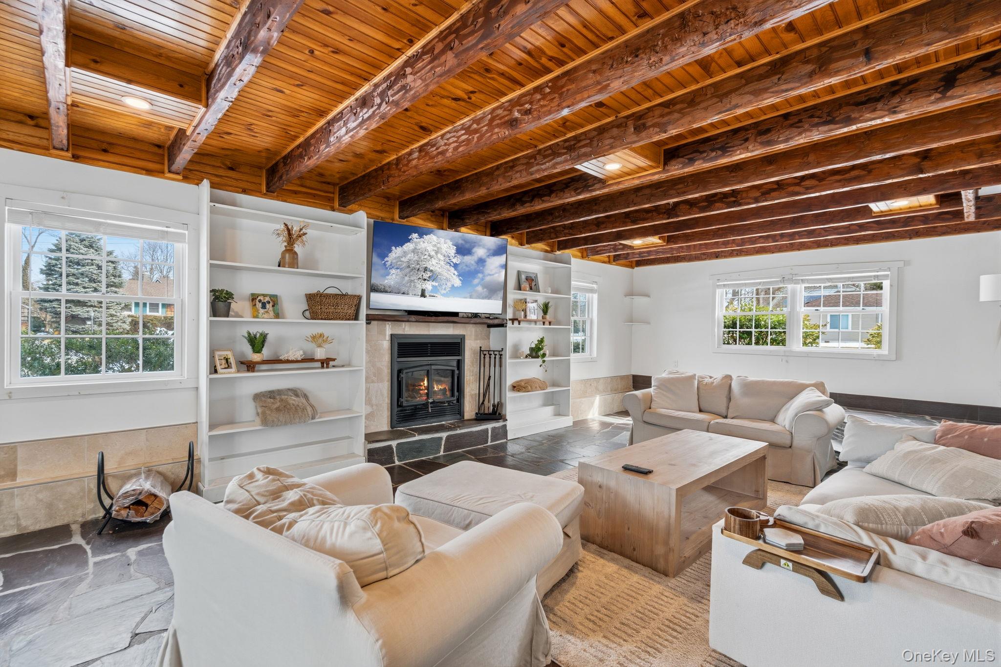 #10 photo, 1 Central Avenue, Amityville , NY 11701