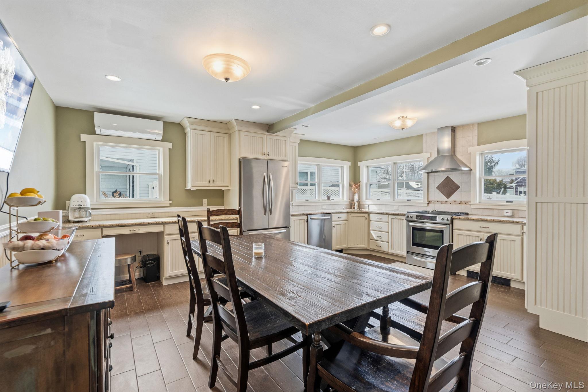 #17 photo, 1 Central Avenue, Amityville , NY 11701