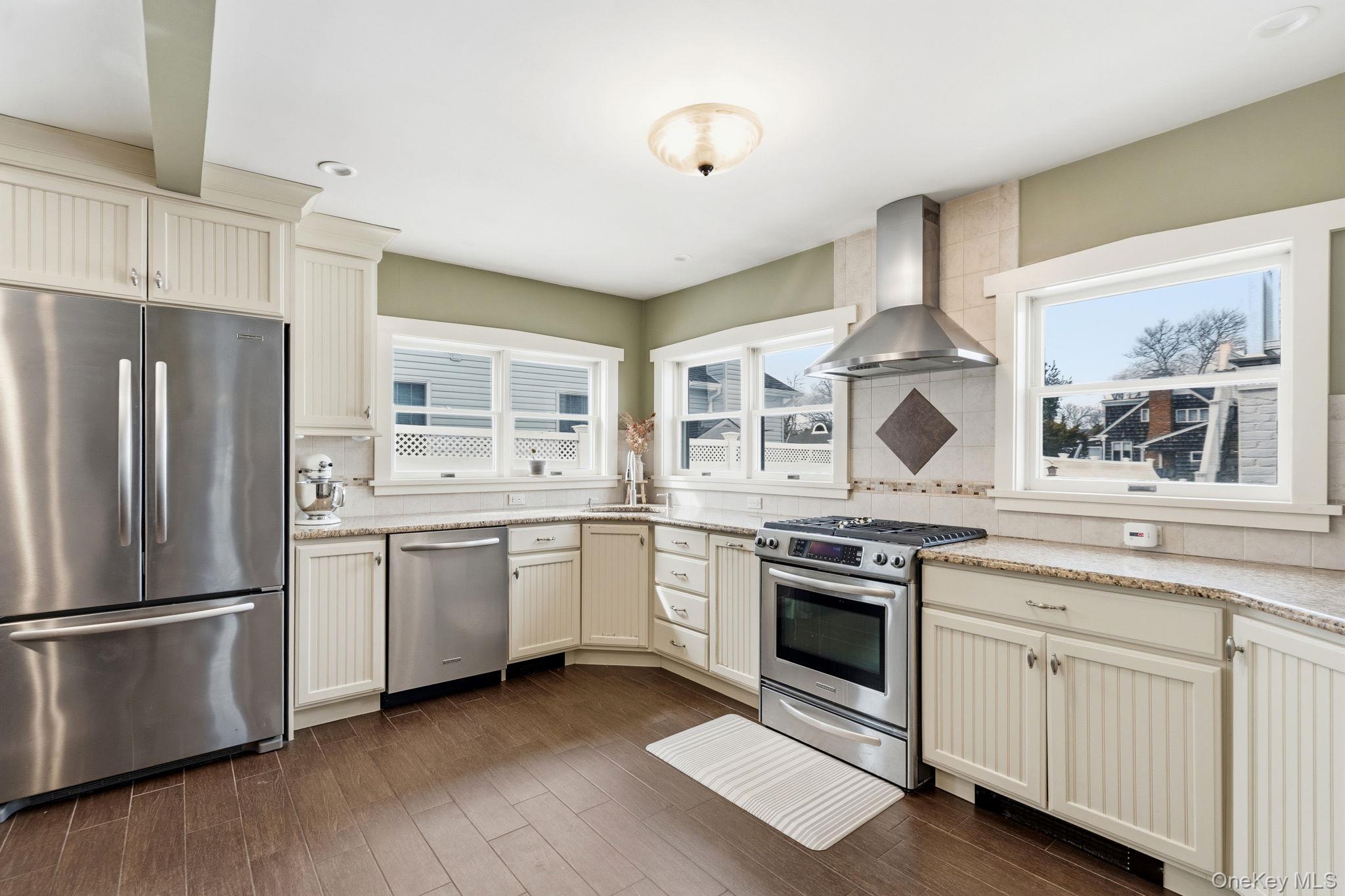 #18 photo, 1 Central Avenue, Amityville , NY 11701