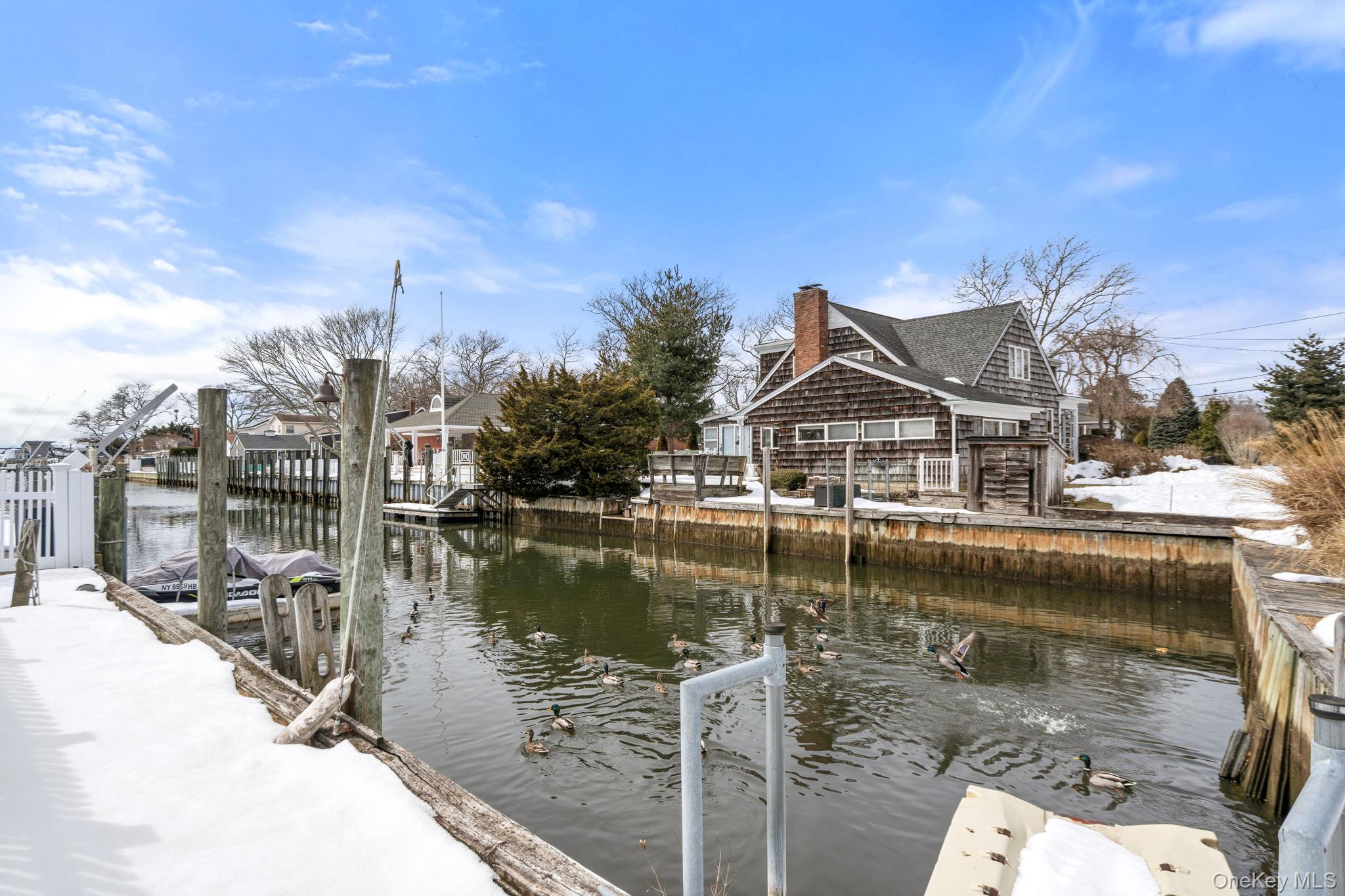 #4 photo, 1 Central Avenue, Amityville , NY 11701