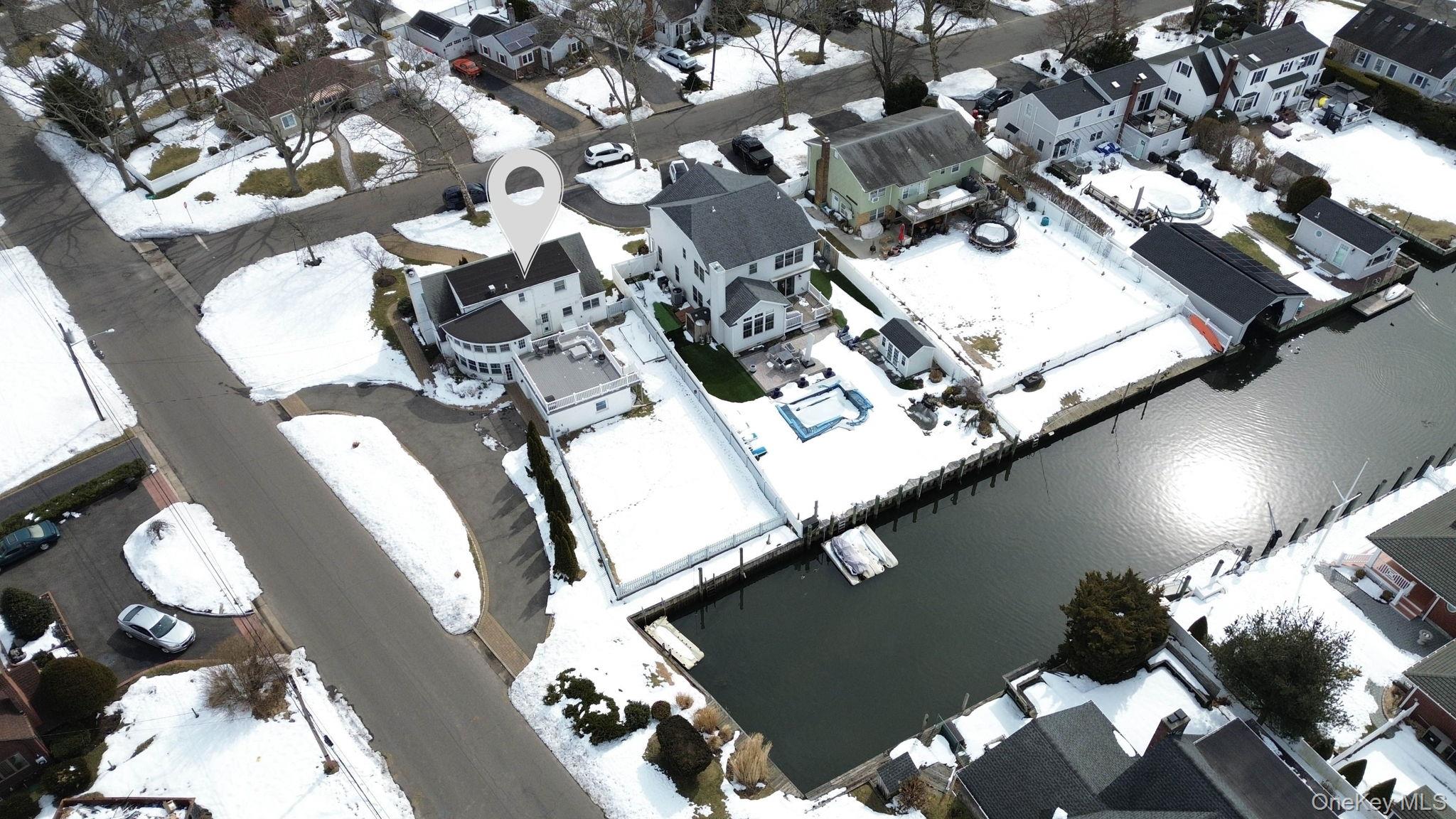 #5 photo, 1 Central Avenue, Amityville , NY 11701