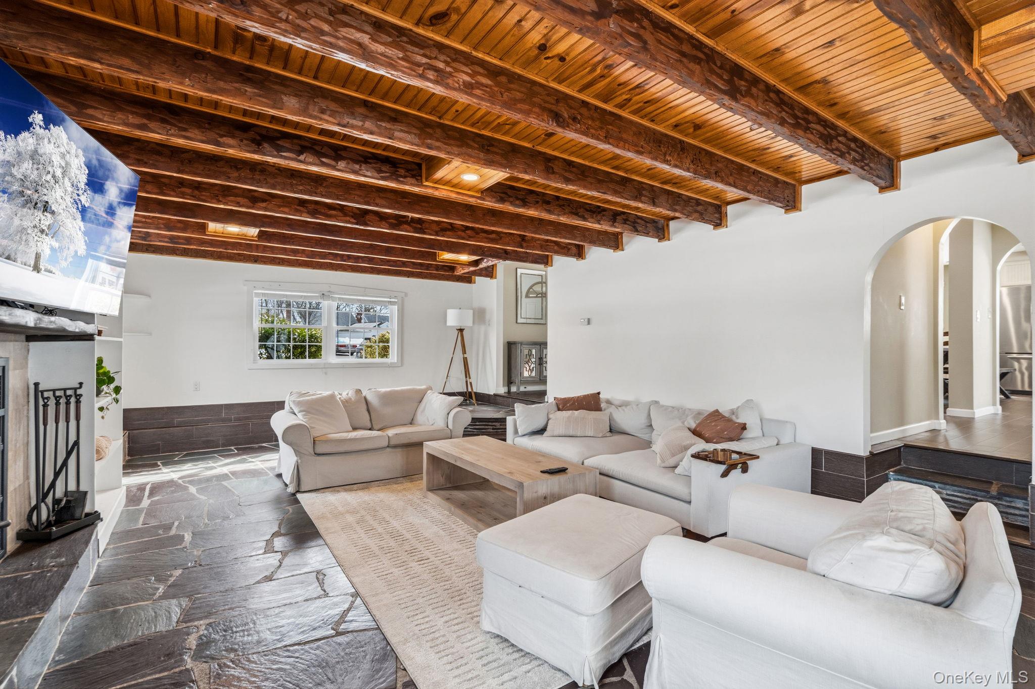 #9 photo, 1 Central Avenue, Amityville , NY 11701