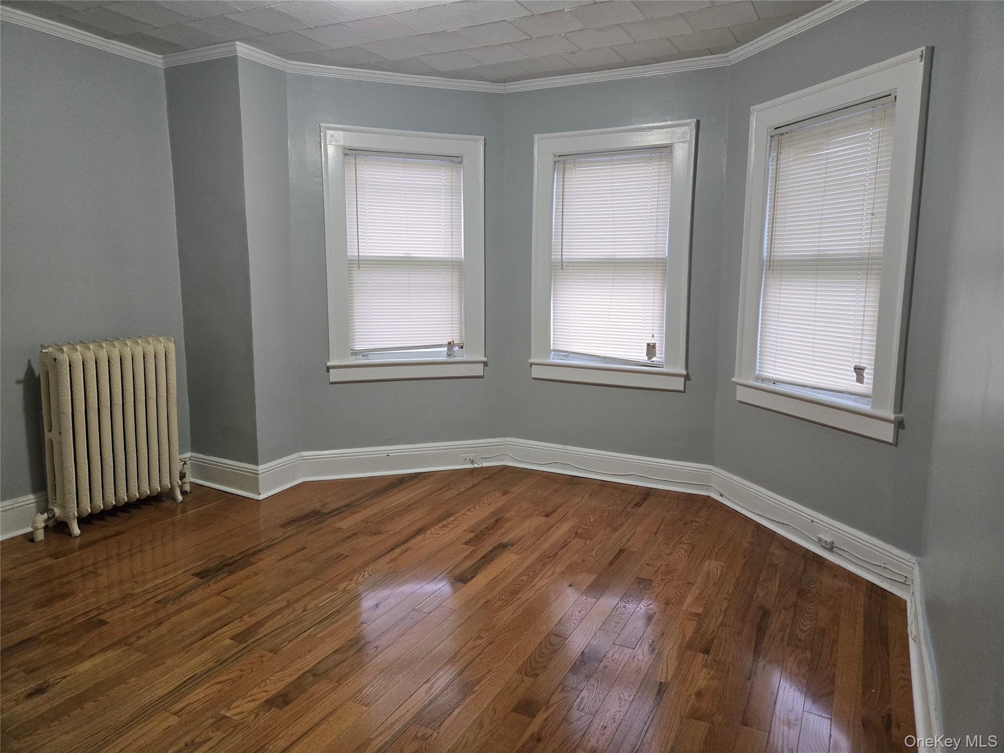 #3 photo, 92 Wavecrest Street, নাসাউ কাউন্টি Valley Stream , NY 11581