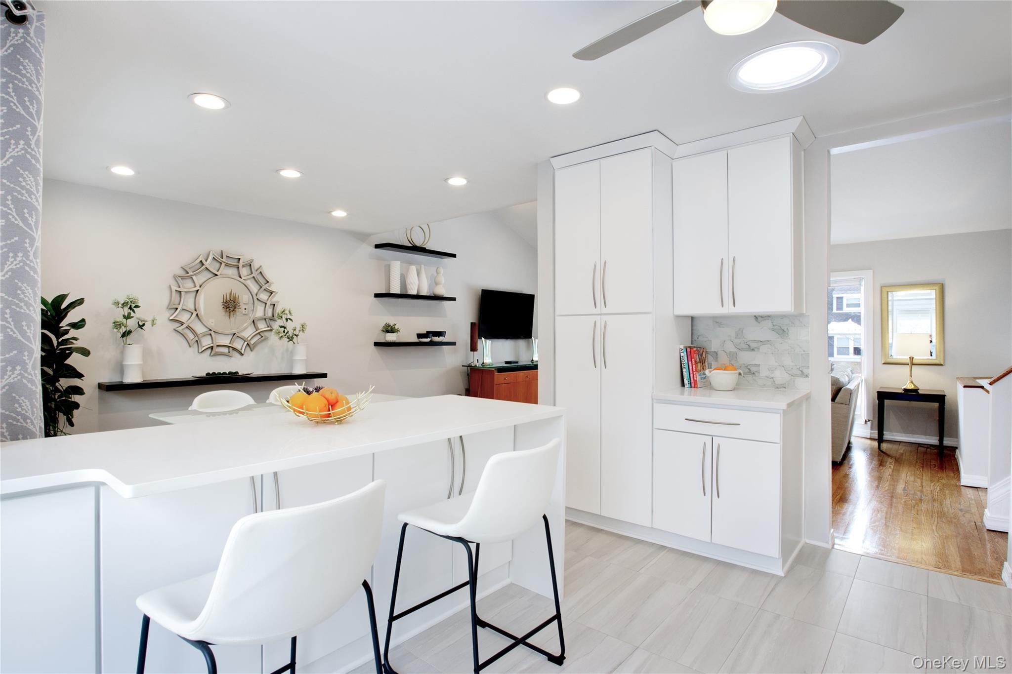 #12 photo, 1 James Avenue, Port Washington , NY 11050