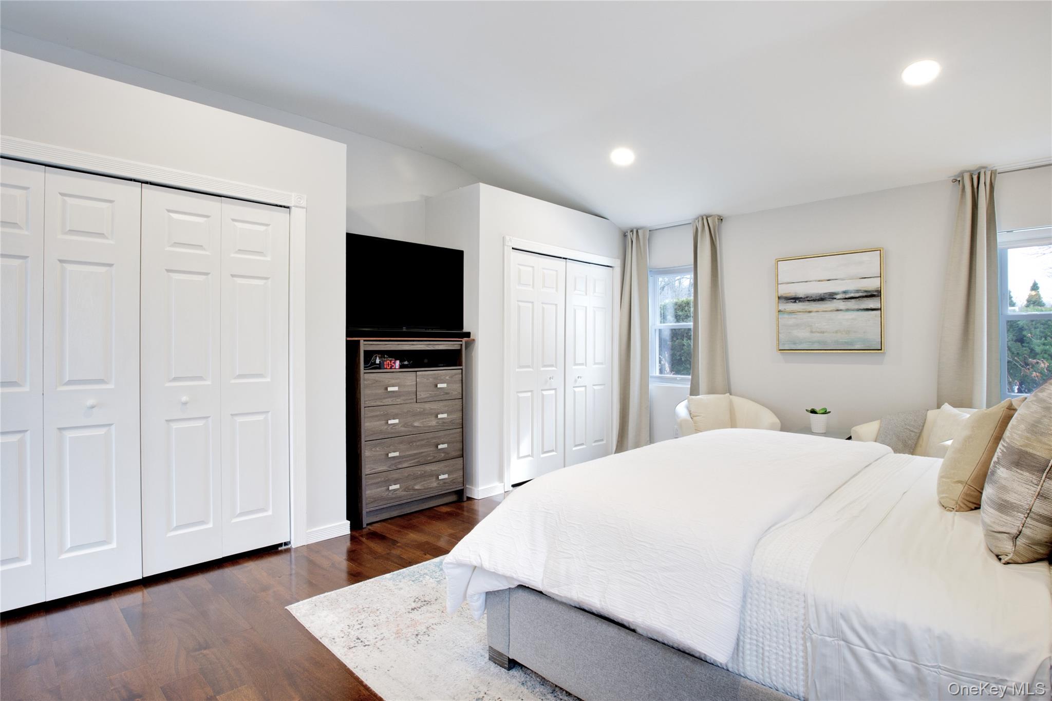 #17 photo, 1 James Avenue, Port Washington , NY 11050