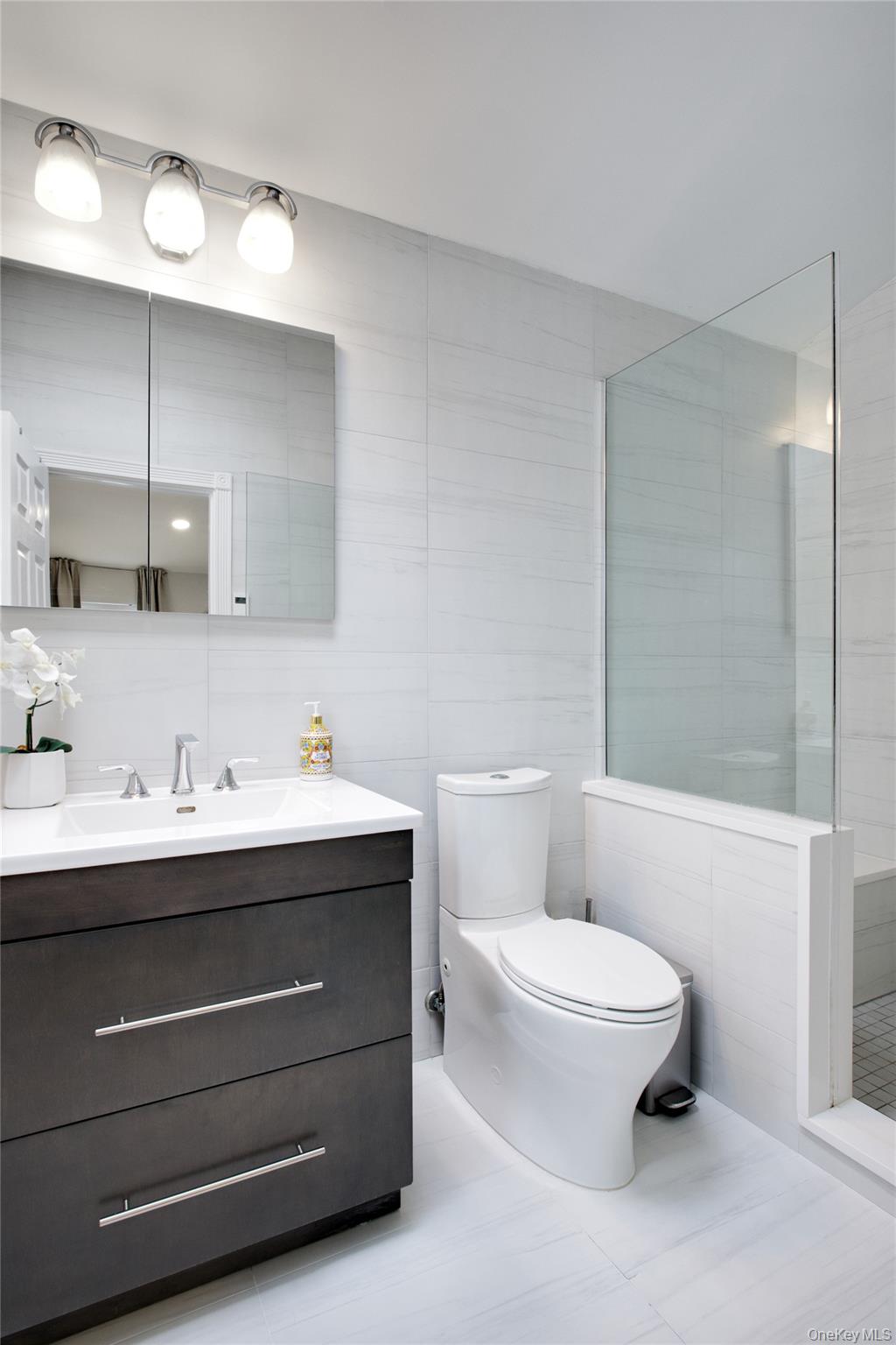 #18 photo, 1 James Avenue, Port Washington , NY 11050