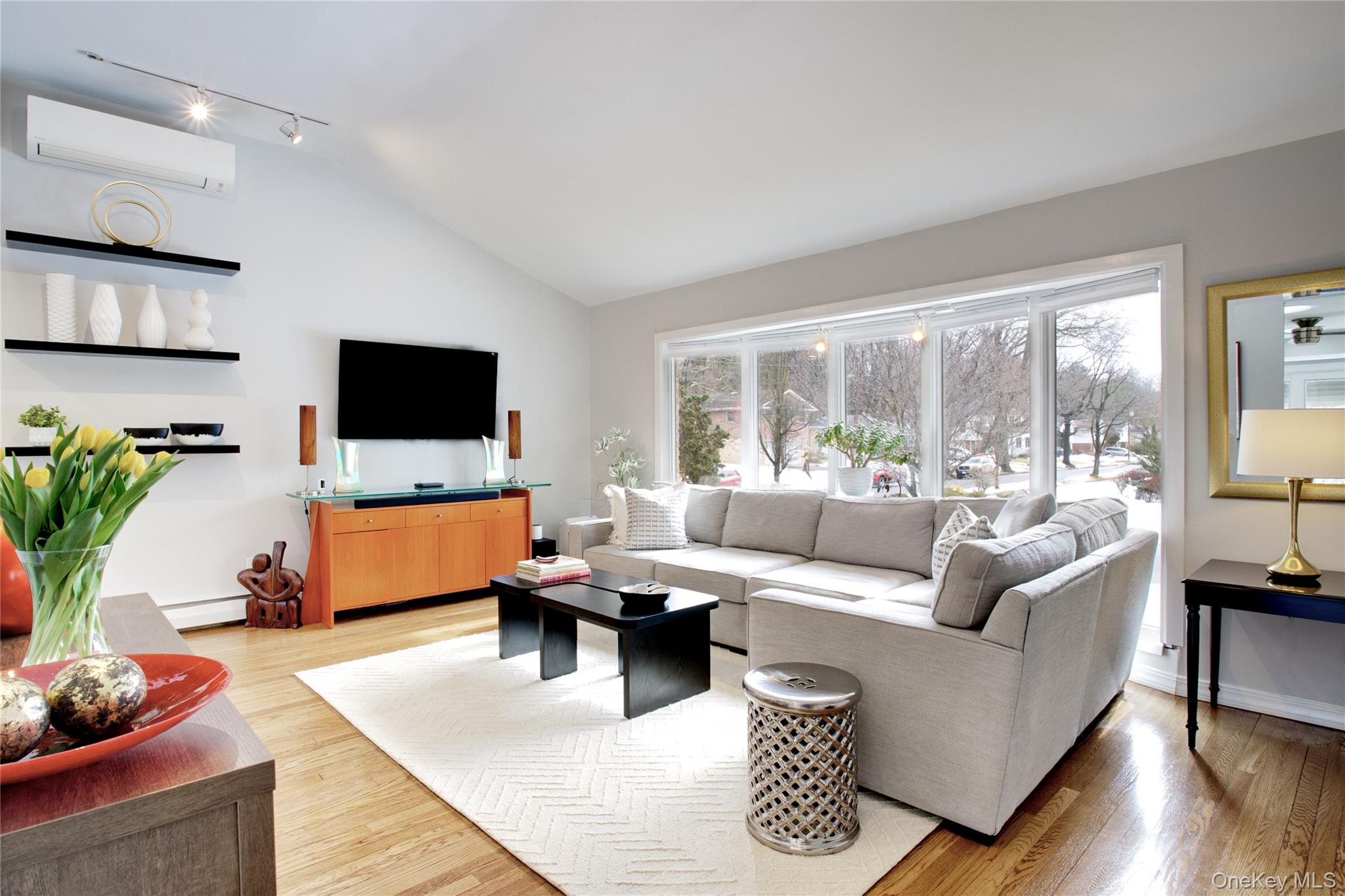 #5 photo, 1 James Avenue, Port Washington , NY 11050