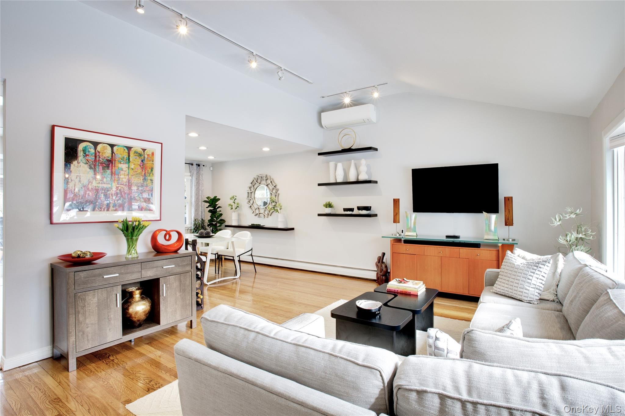 #6 photo, 1 James Avenue, Port Washington , NY 11050