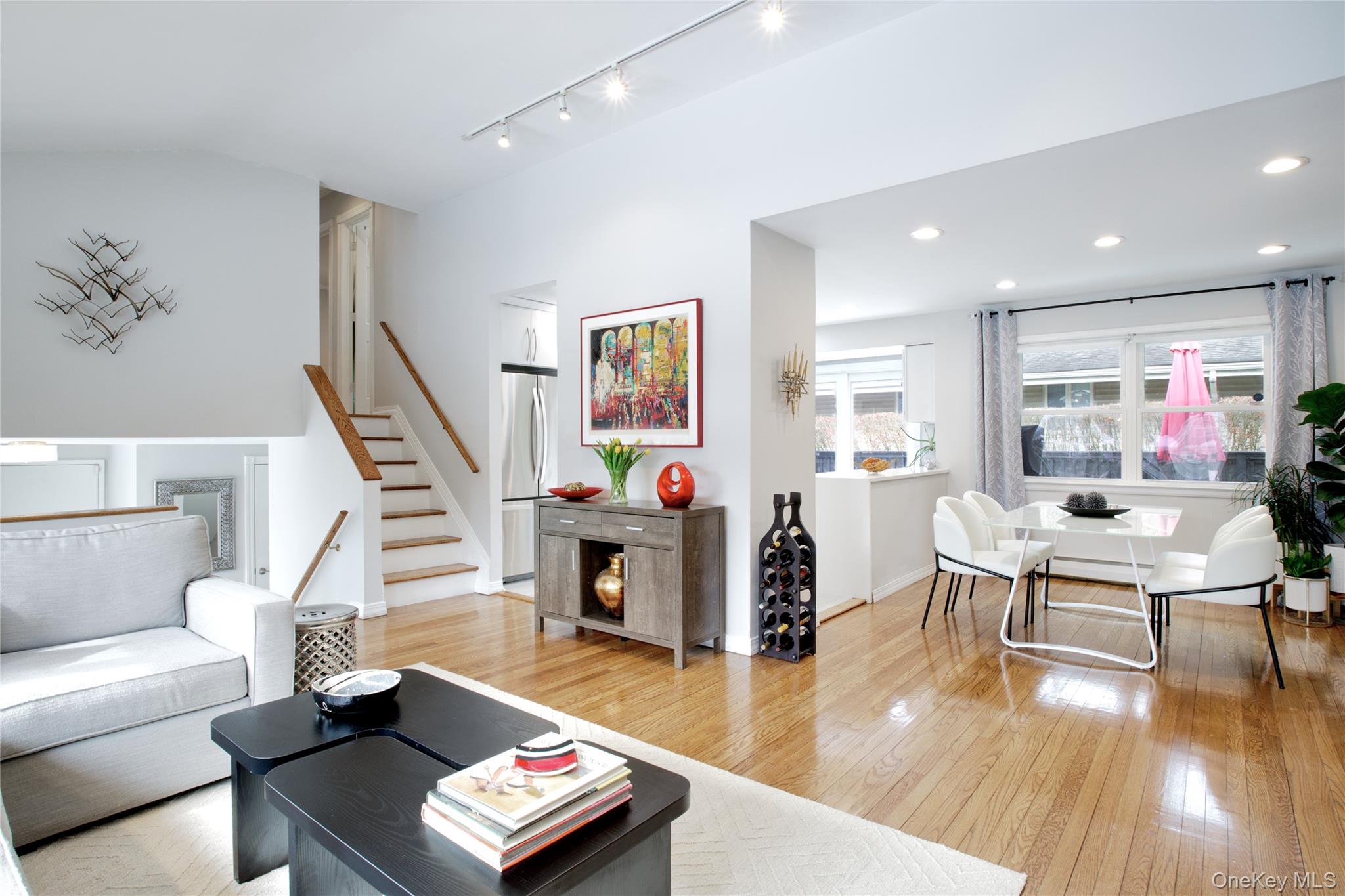 #8 photo, 1 James Avenue, Port Washington , NY 11050