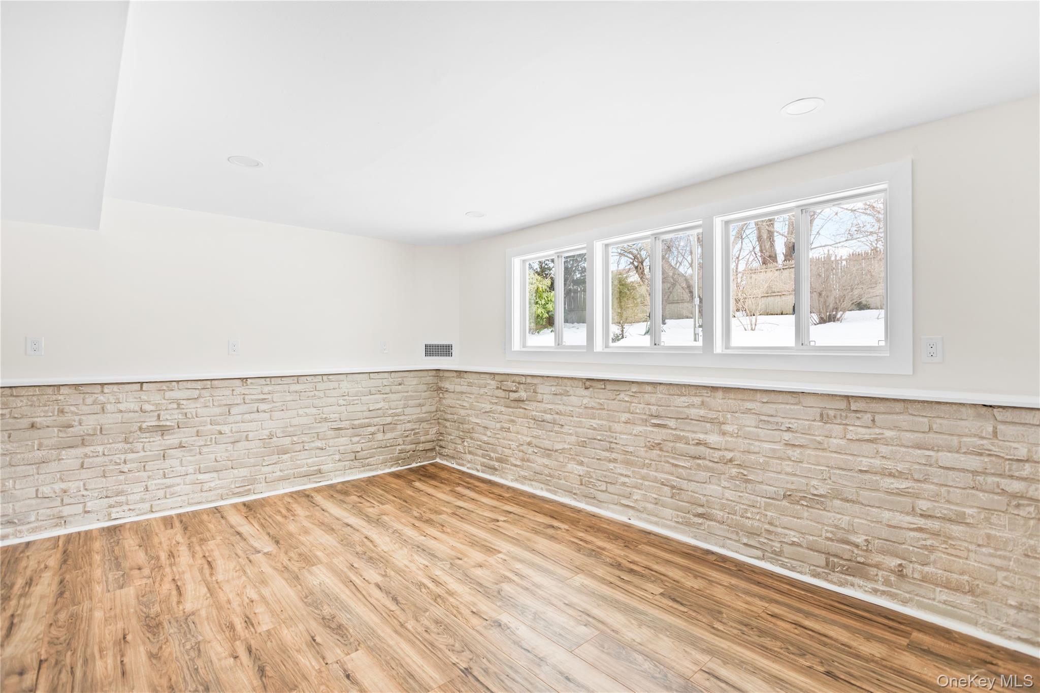 #13 photo, 3106 Devon Avenue, Medford , NY 11763