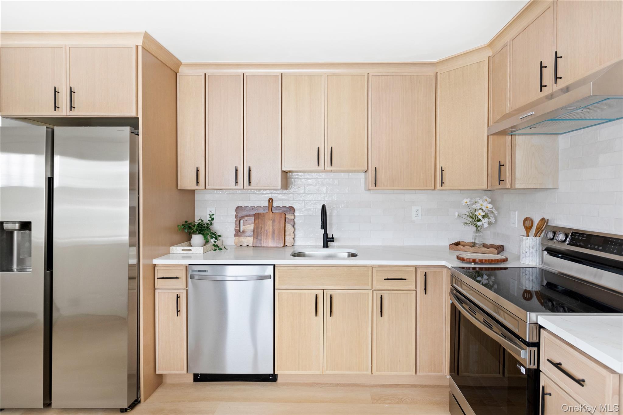 #4 photo, 3106 Devon Avenue, Medford , NY 11763