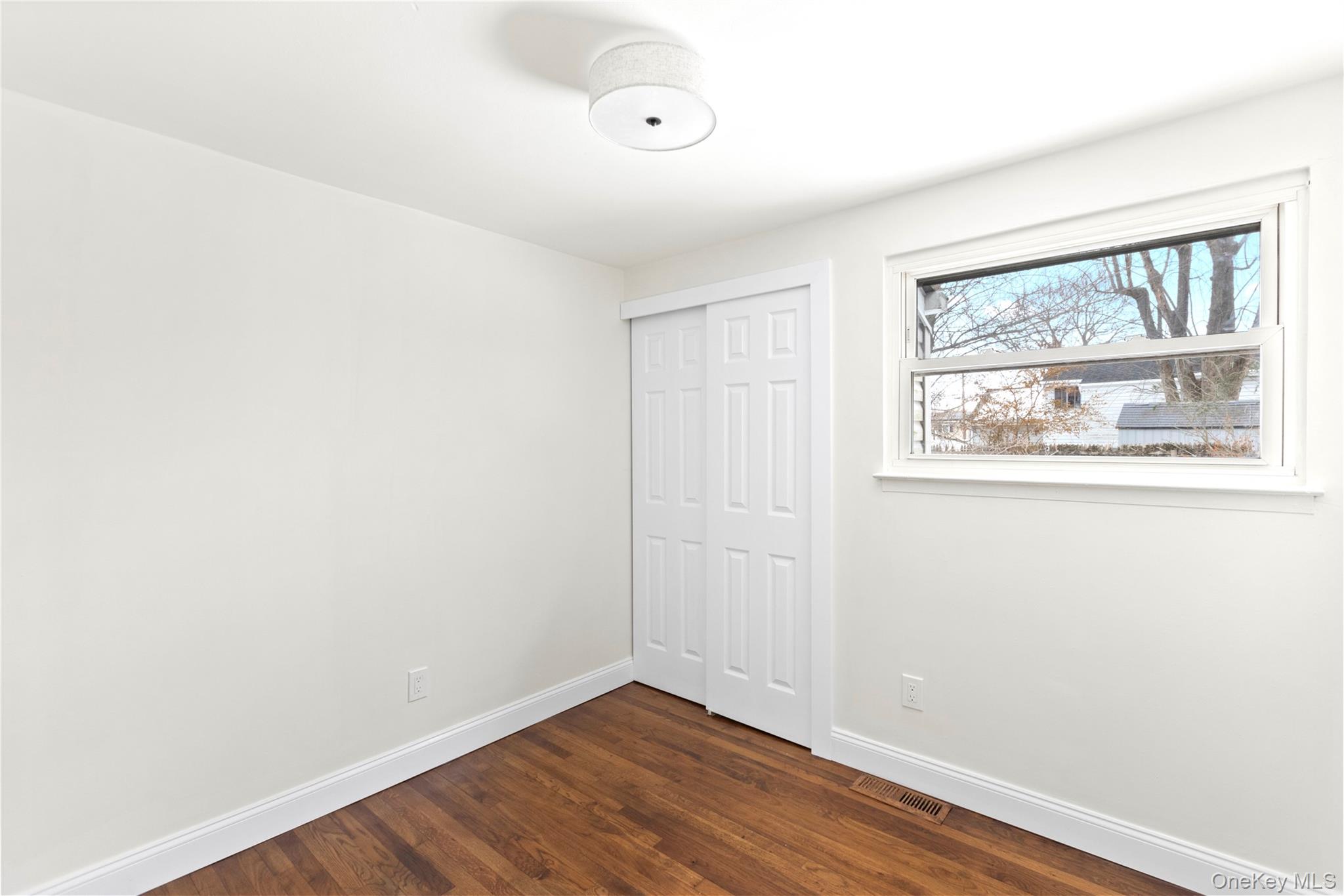 #9 photo, 3106 Devon Avenue, Medford , NY 11763