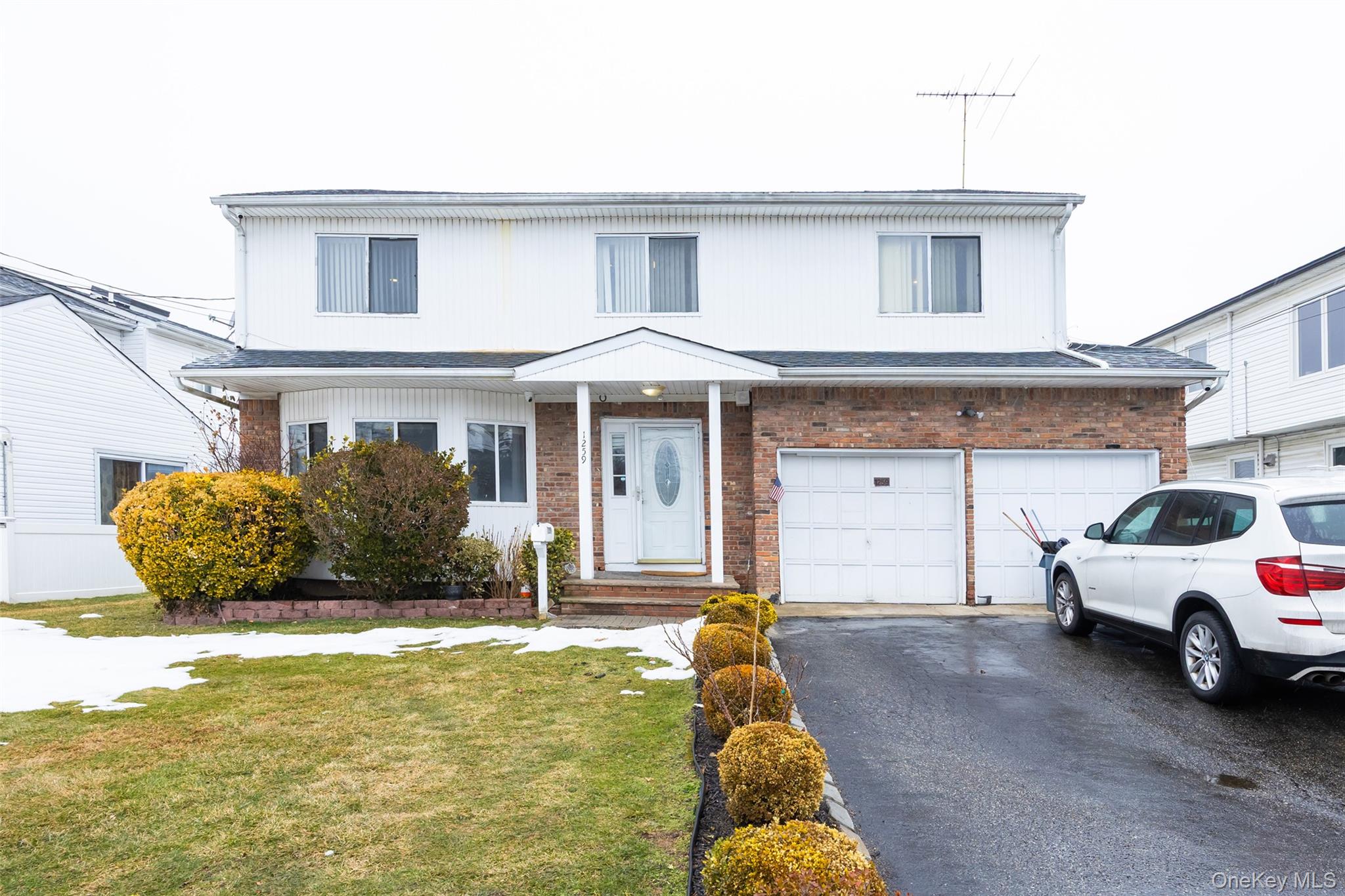 #1 photo, 1259 JERUSALEM AVE Avenue, 롱 아일랜드 Merrick , NY 11566