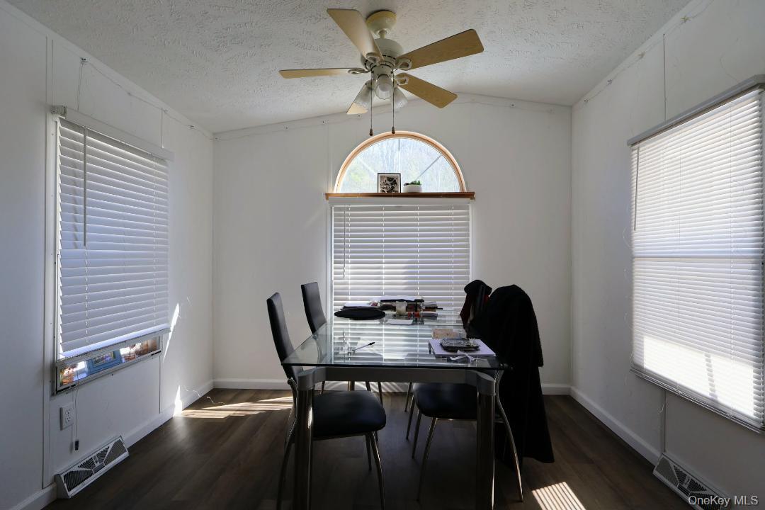 #3 photo, 20 Oak St, 紐約州 Wurtsboro , NY 12790